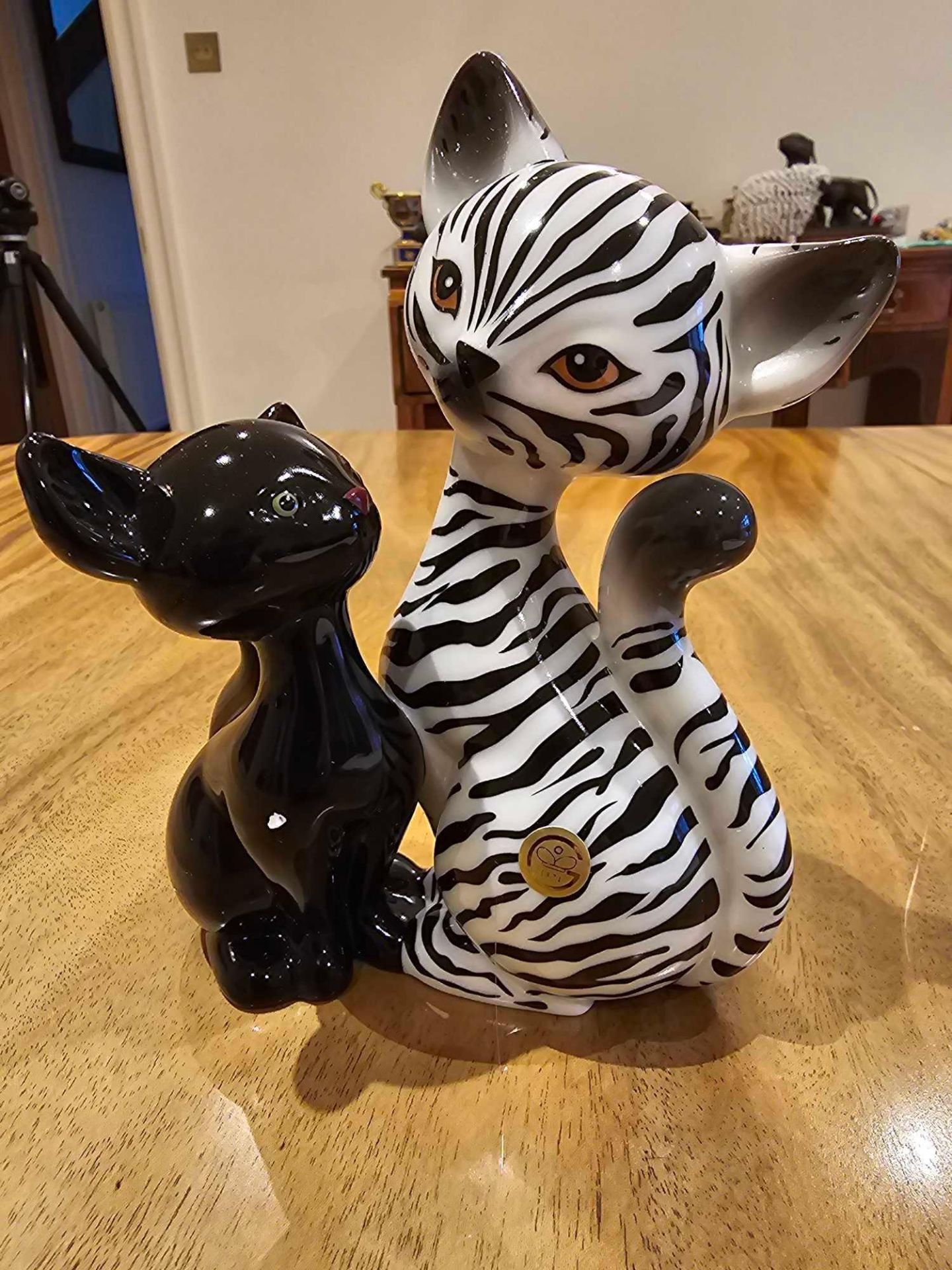 Goebel Figurine Kitty De Luxe Cat Zebra In Love, 18.0 Cm - Image 2 of 2