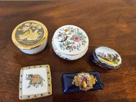 A Set Of 5 X Porcelain Lidded Trinkets As Photographed