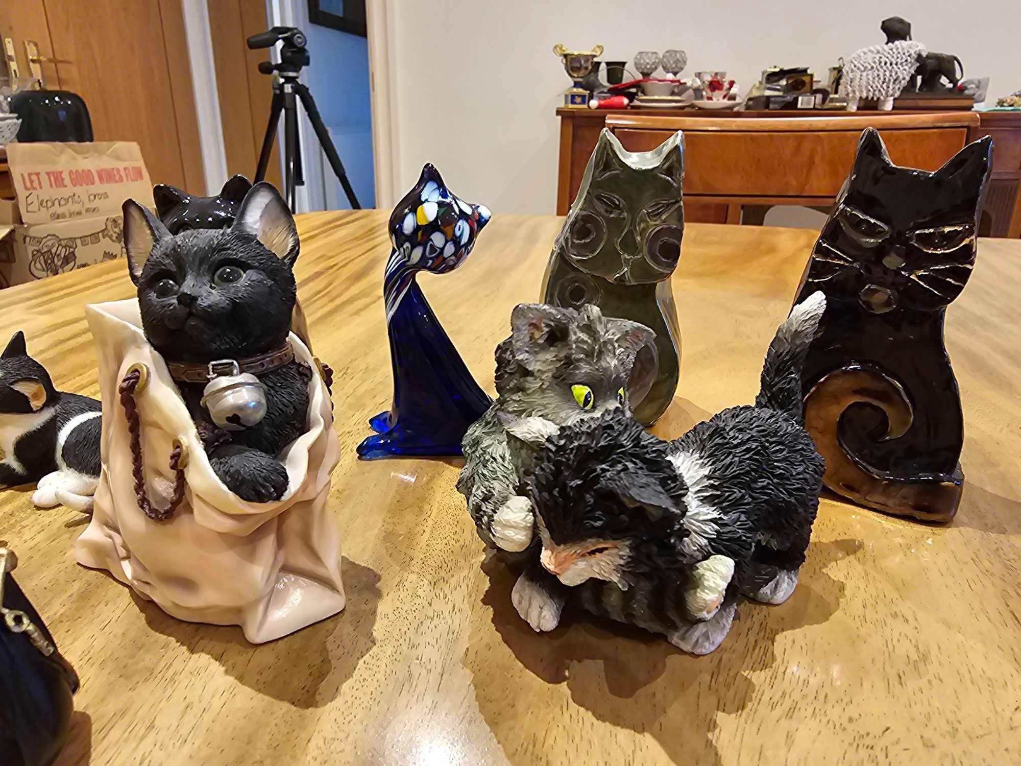 A Collection Of 11 Various Novelty Cat Figurines - Bild 4 aus 4