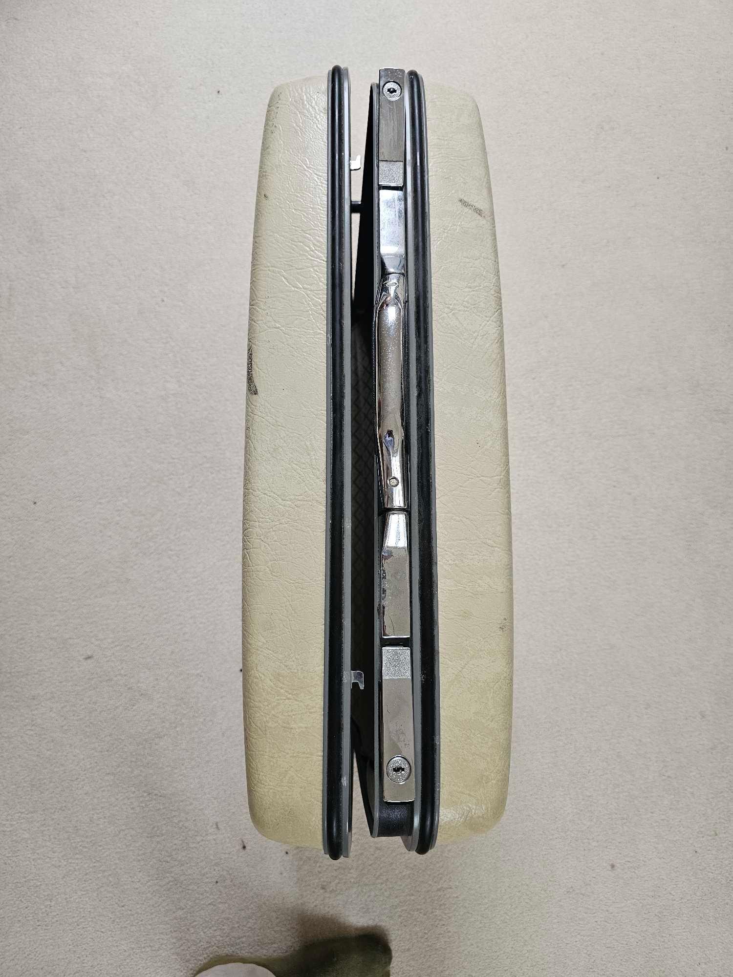 A Vintage 1960s Samsonite Silhouette Hard Shell Luggage Suitcase With Liner Intact - Image 2 of 4