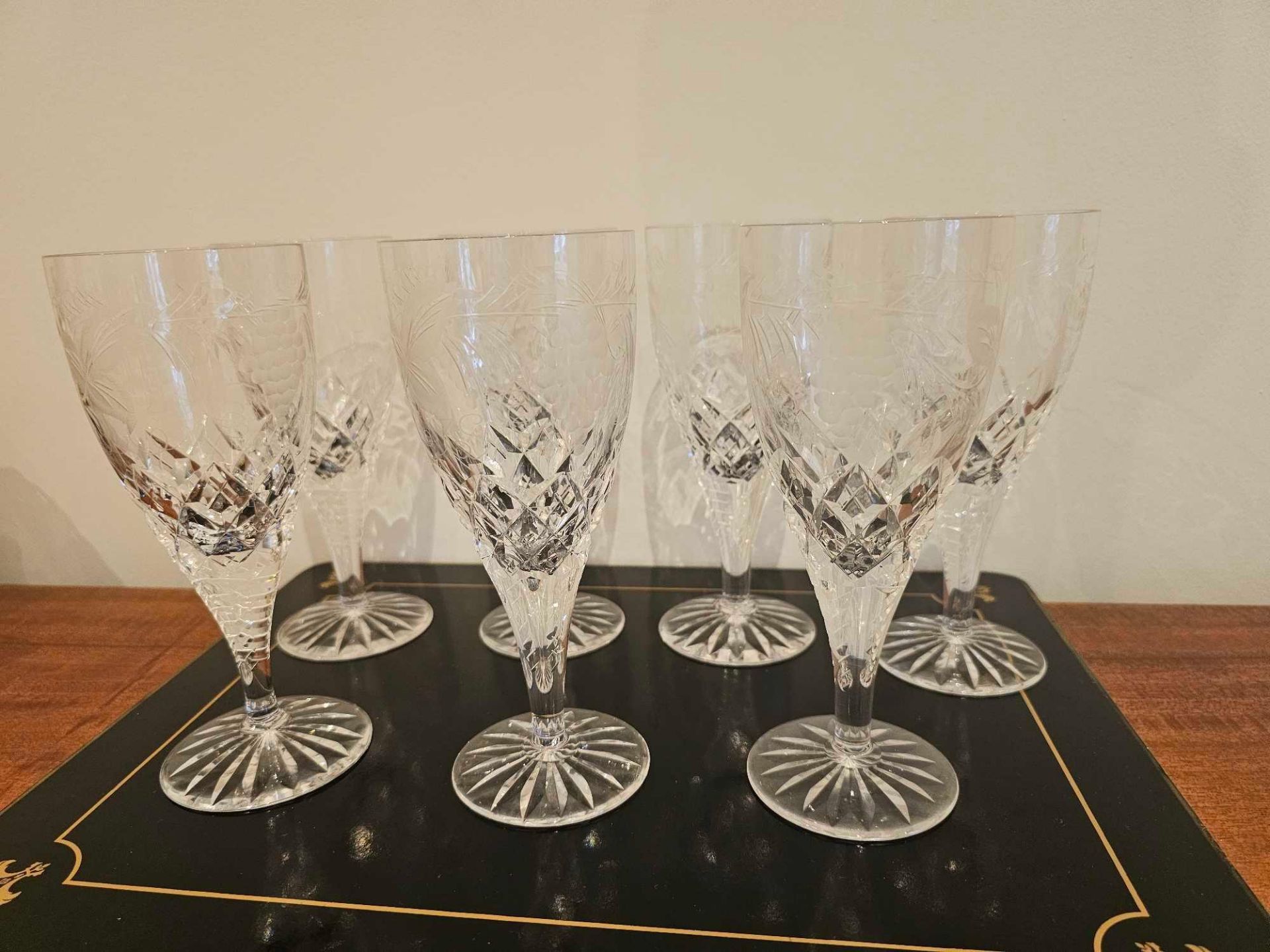 A Set Of 7 X Crystal Cut Wine Goblets 18cm Tall (1 With Chip) - Image 2 of 6