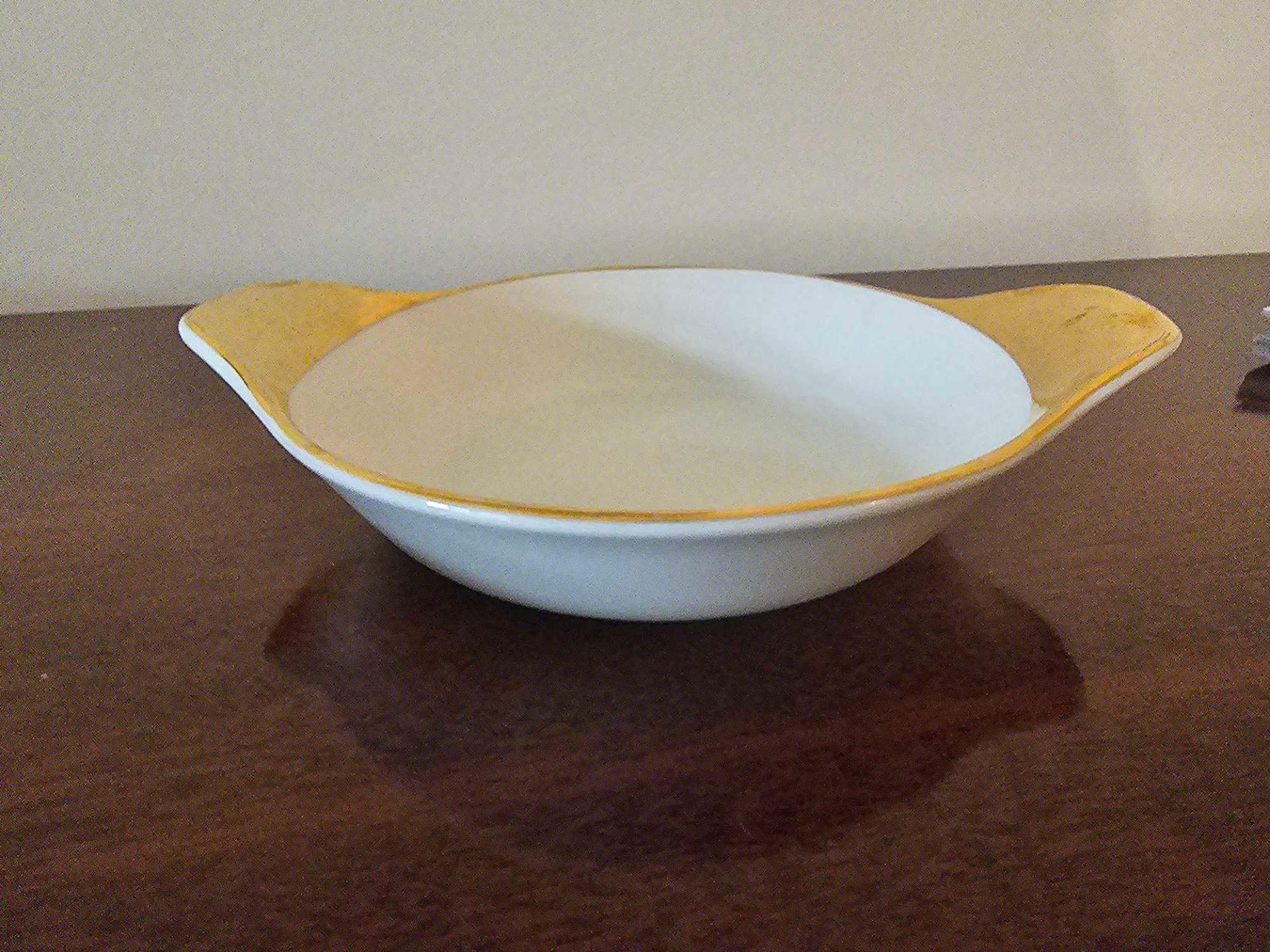 Royal Worcester A Set Of 8 Gold Gilded And White Lugged Rim Oven To Tableware Porcelain Dishes - Image 3 of 4