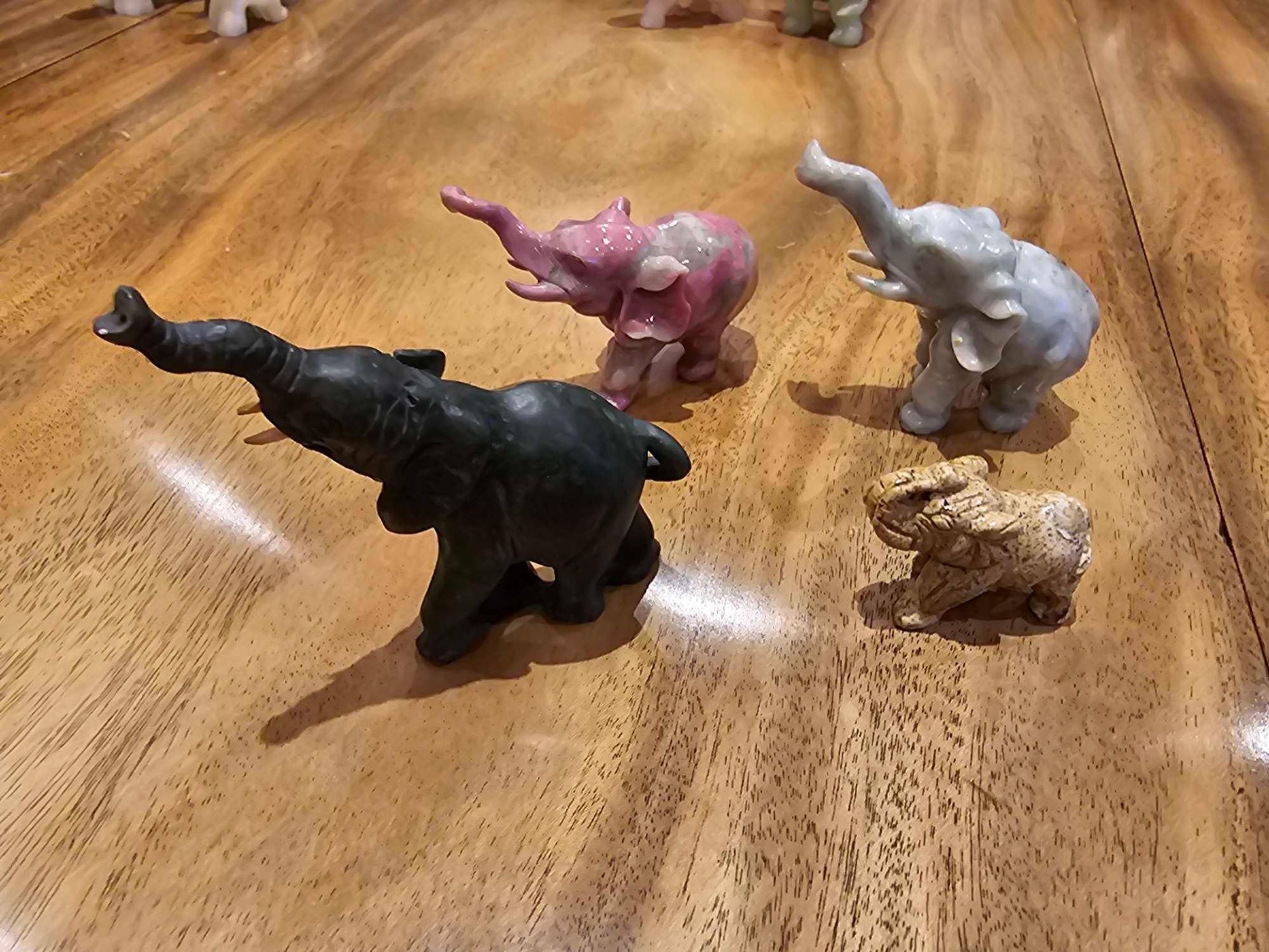 A Collection Of 4 X Various Elephant Figurines As Per Photograph - Bild 2 aus 2