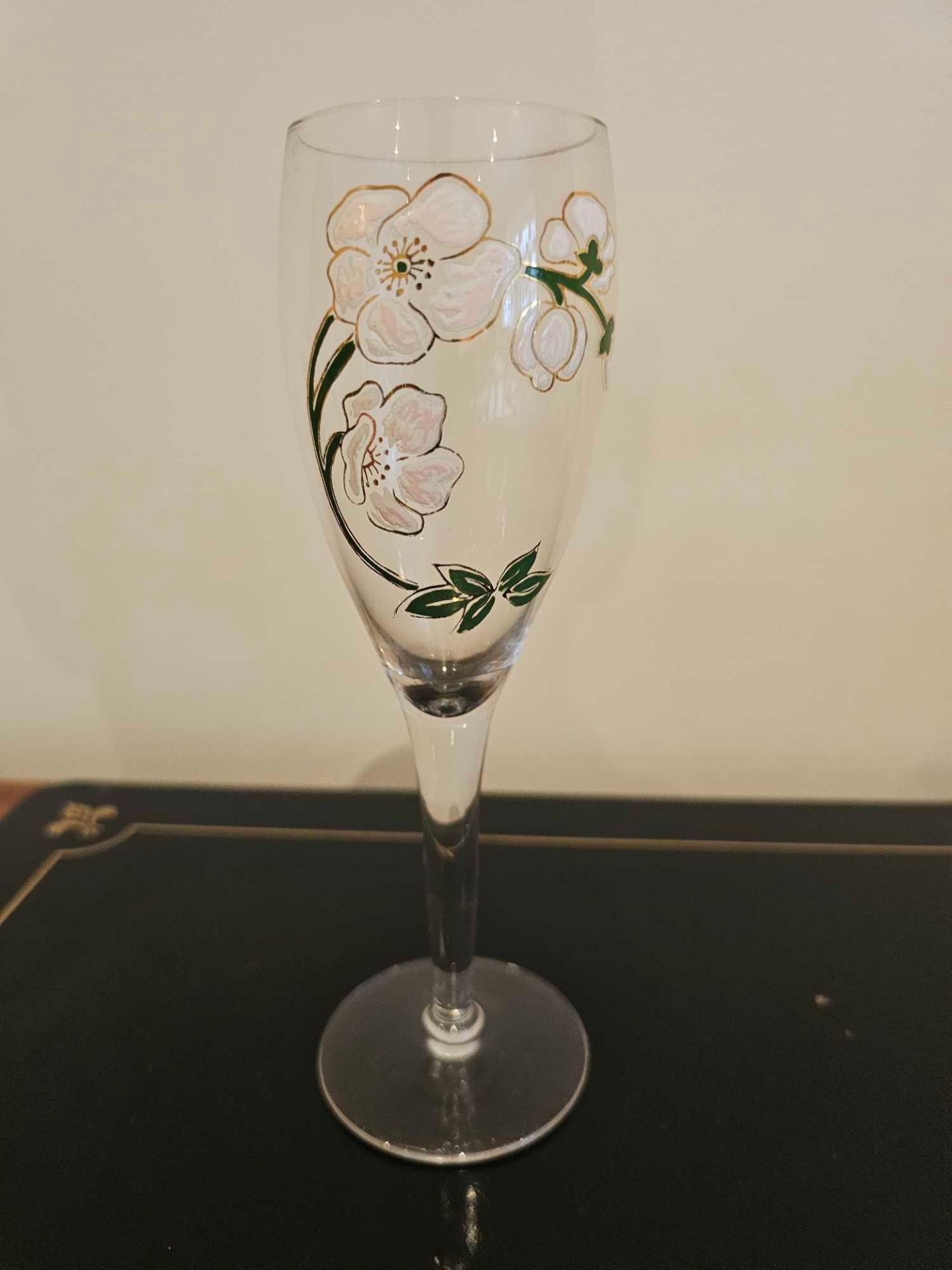 A Set Of 10 Perrier Jouet Champagne Flutes Hand Painted Flower Anemones Flutes 19cm - Image 2 of 5