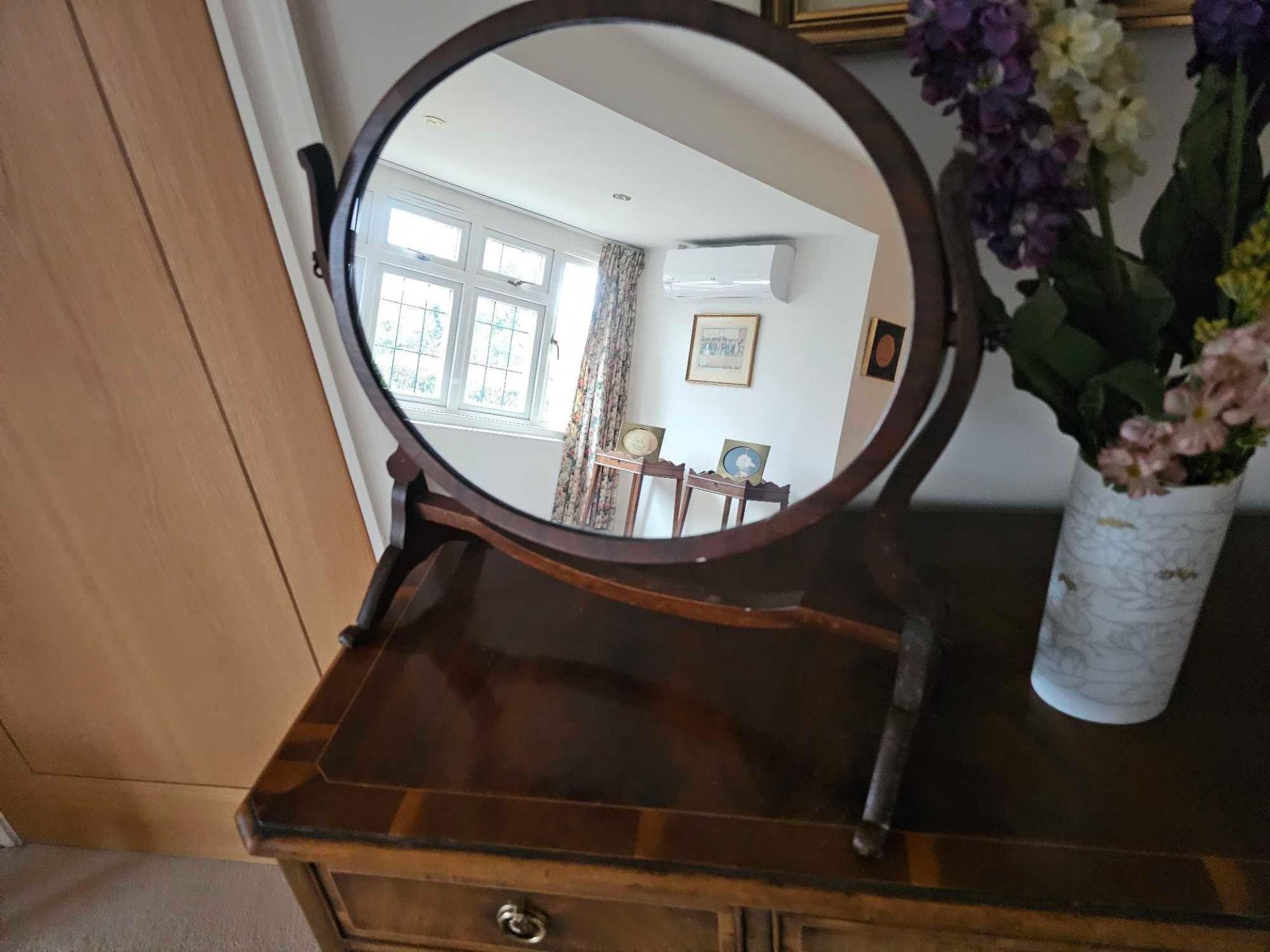 A Victorian Toilet Mirror Mahogany Oval Mirror, The Shaped Struts Supported On A Trestle End Base 50 - Bild 3 aus 4