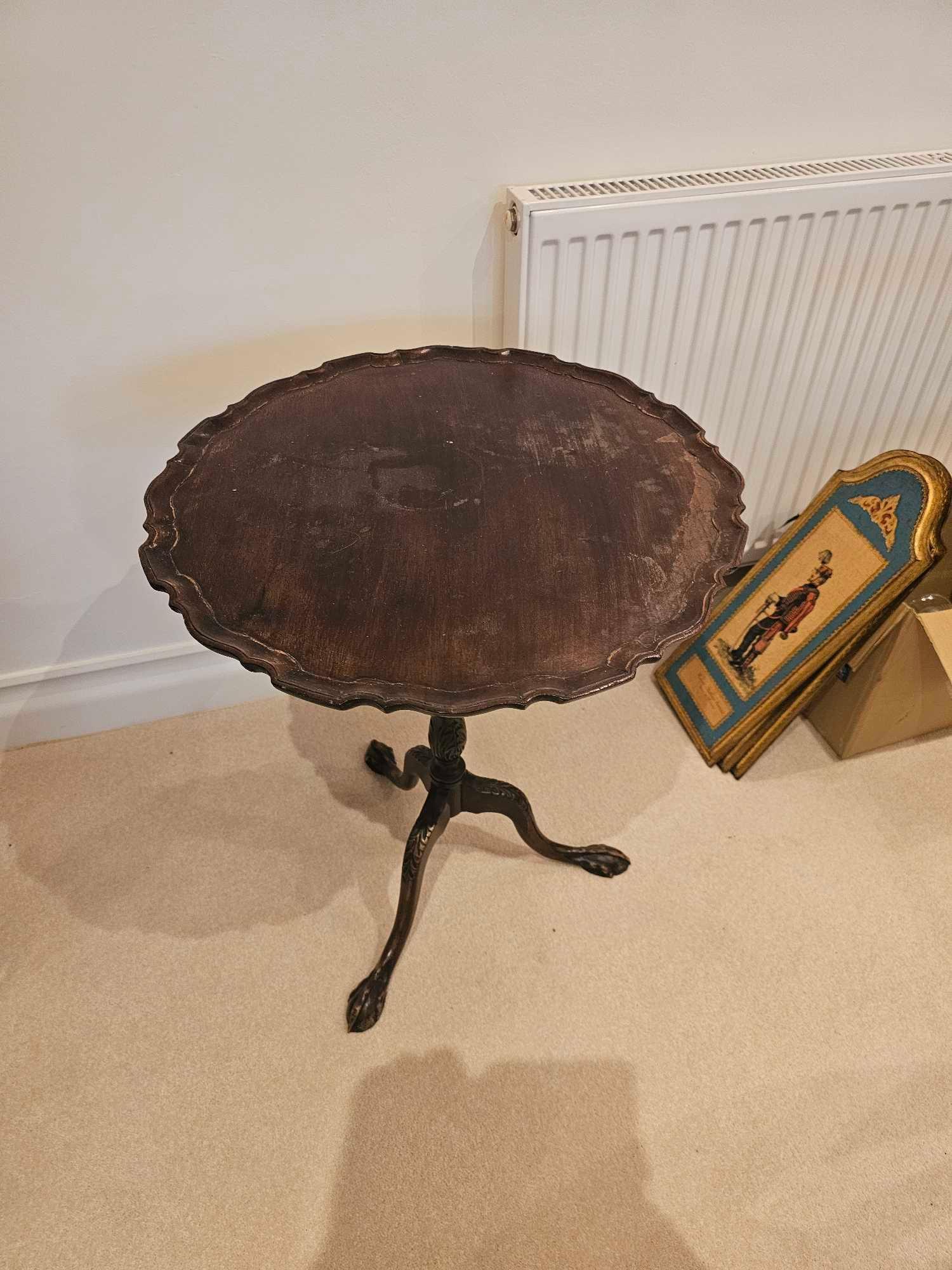 Chippendale Style Mahogany Tilt Top Table A Shaped Pie Crust Edge And Sits On A Well Turned Baluster - Image 3 of 7
