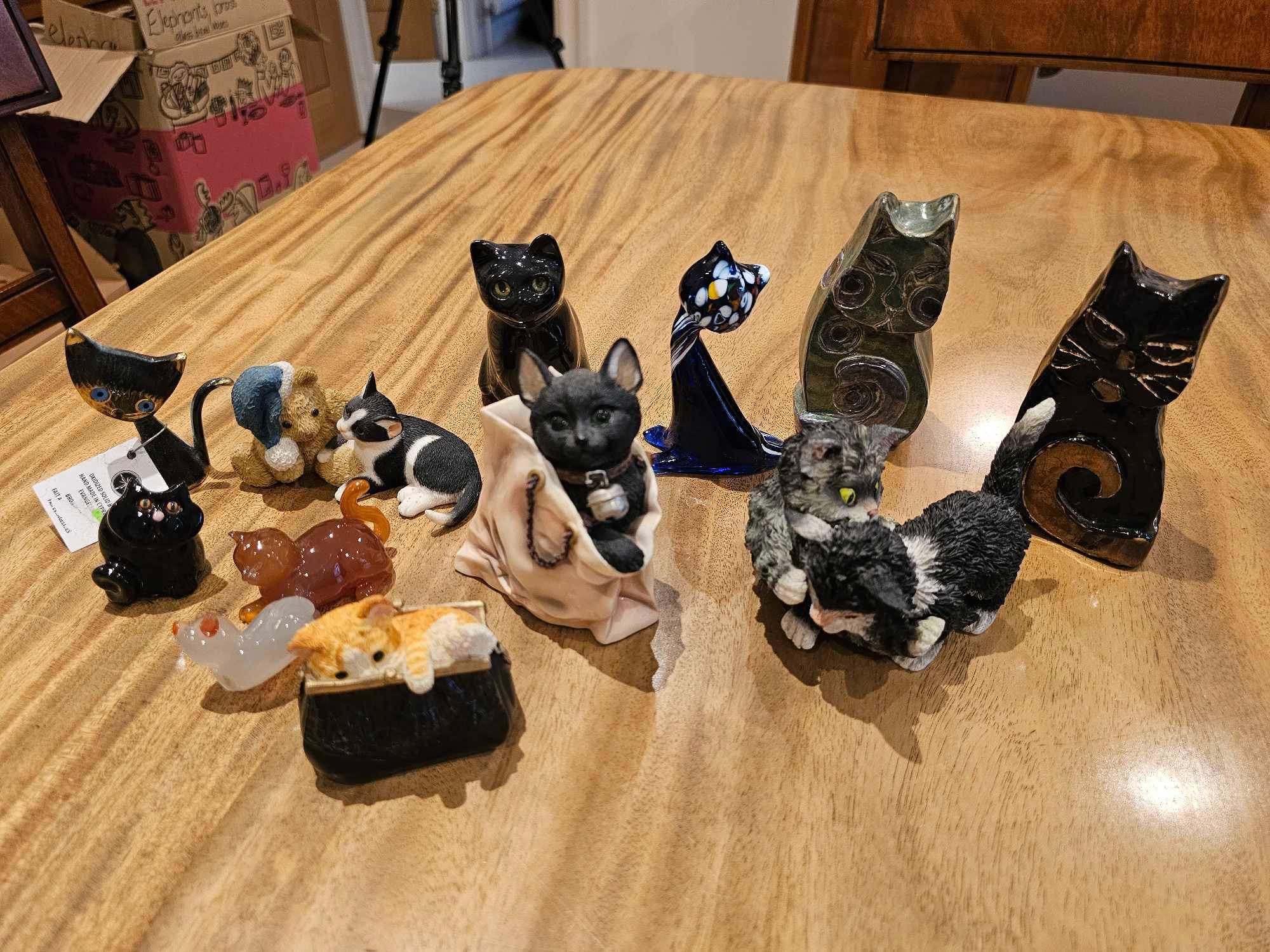 A Collection Of 11 Various Novelty Cat Figurines - Bild 2 aus 4