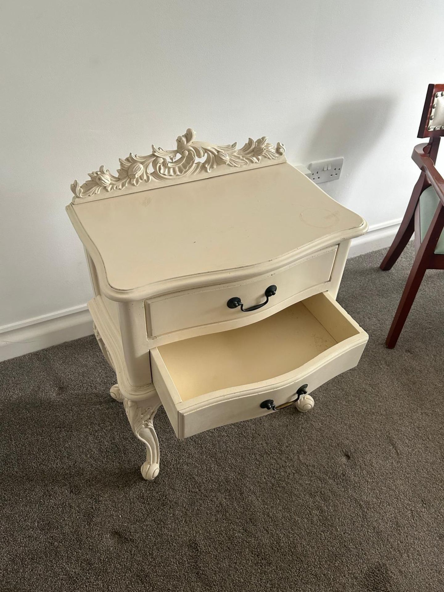 A Pair Of Cream Ivory Mahogany Bedside Cabinets In The French Rococo Style With Two Drawers 56 x - Image 2 of 5