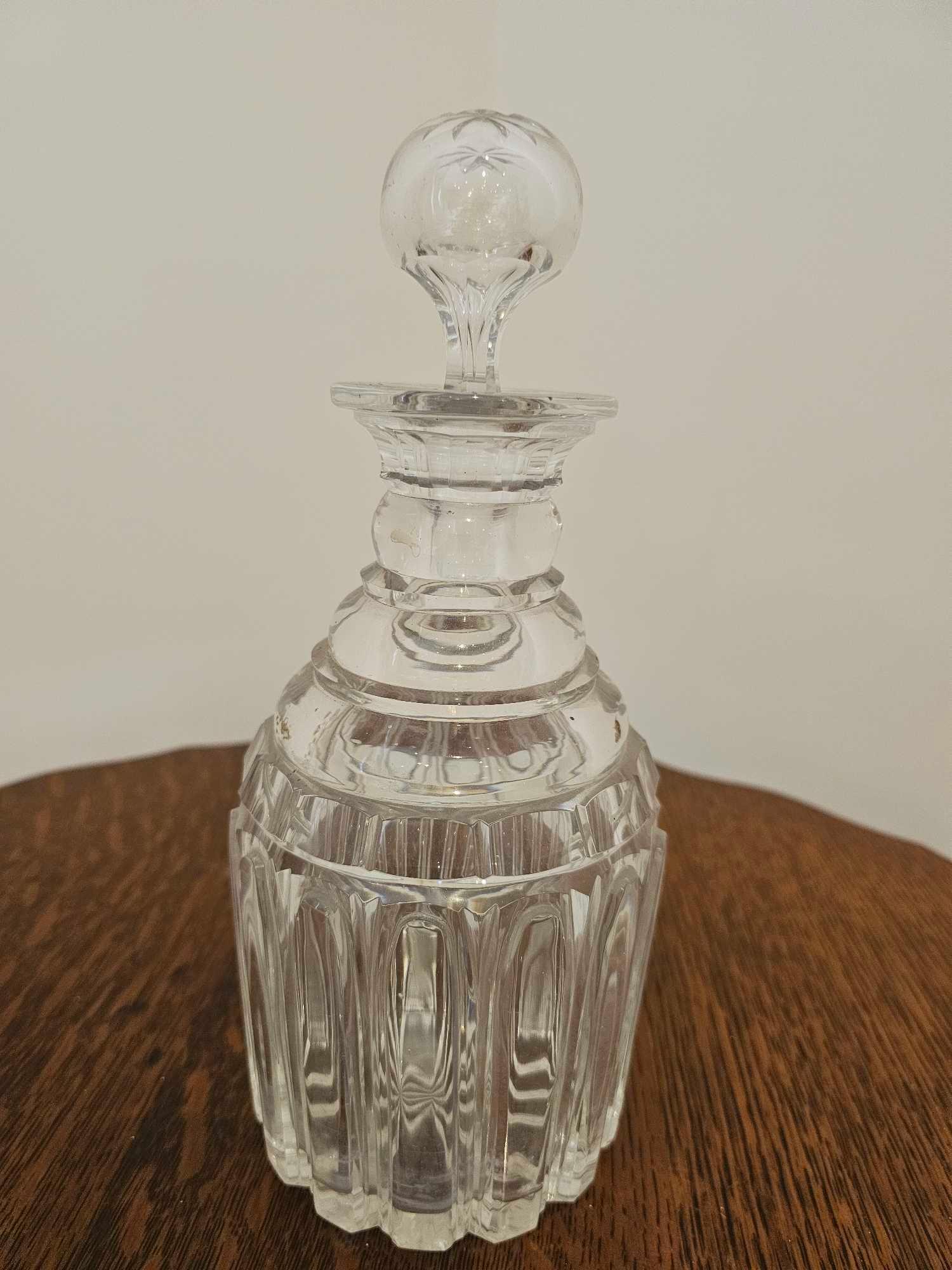 A Vintage Glass Cut Decanter With Stopper 26cm (A/F Slight Chip To Top) - Image 3 of 5