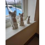 A Set Of 3 X Porcelain Figurines Of Cats 28, 23 And 17cm Respectively