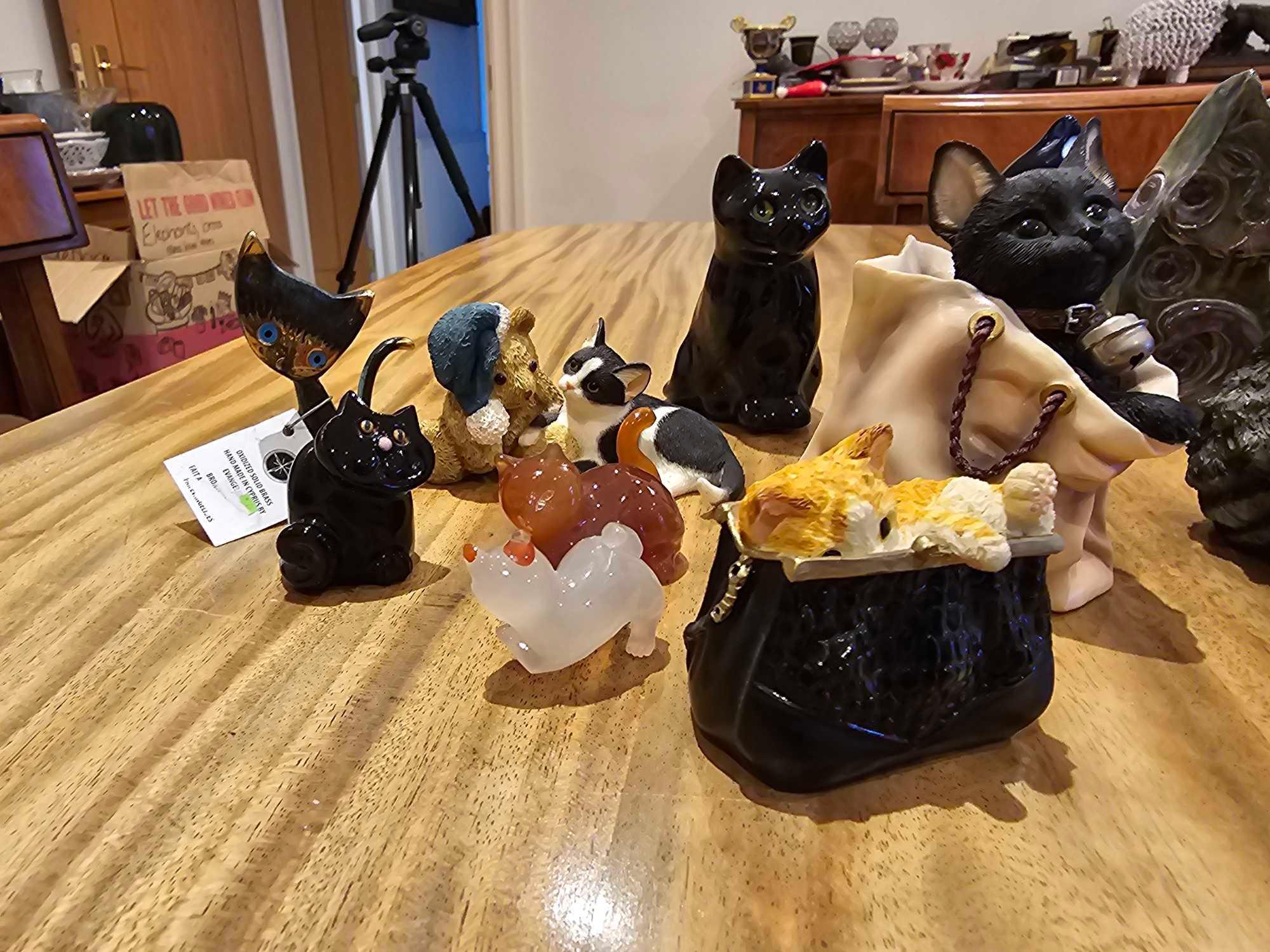 A Collection Of 11 Various Novelty Cat Figurines - Bild 3 aus 4