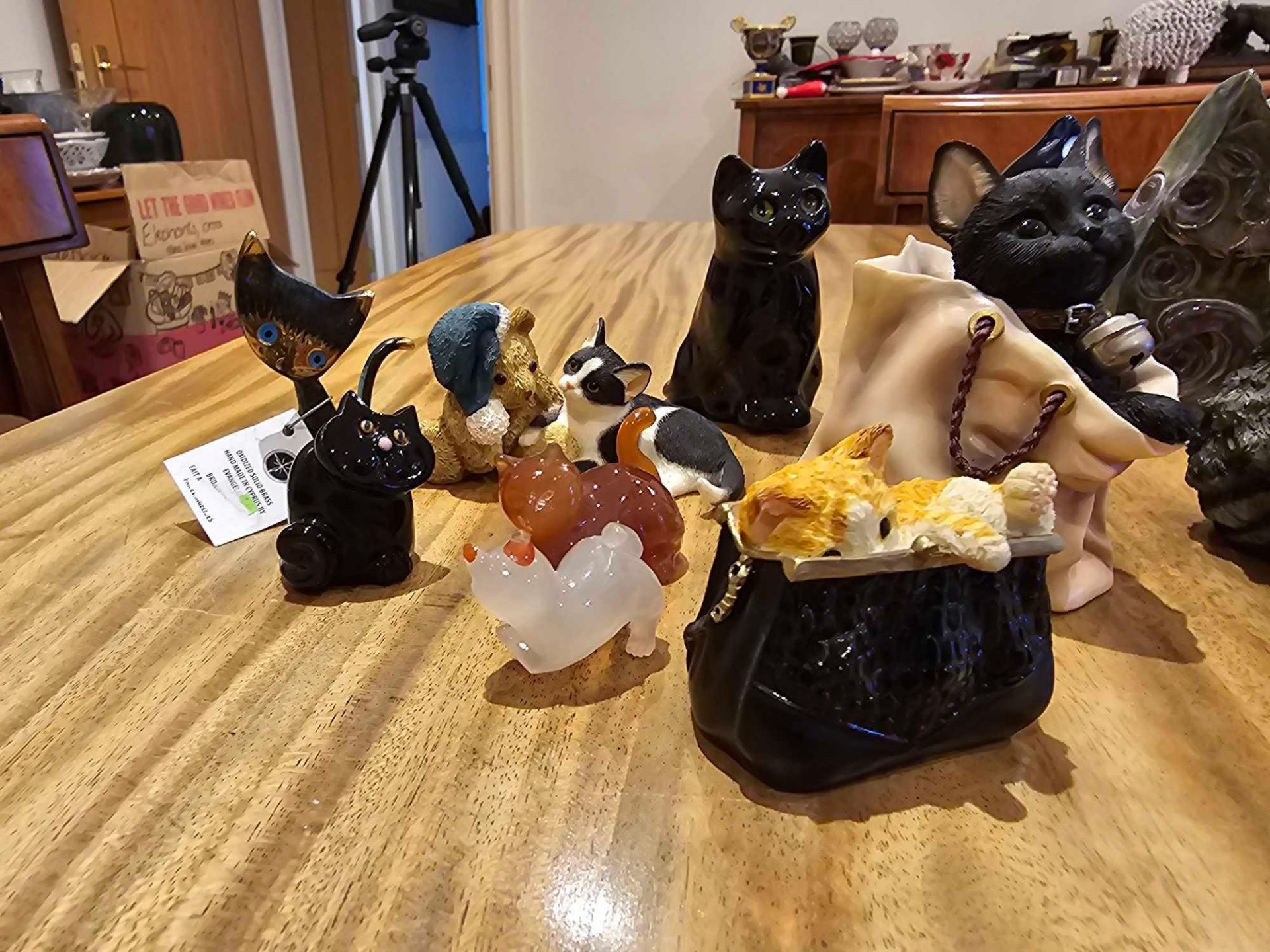 A Collection Of 11 Various Novelty Cat Figurines - Image 3 of 4