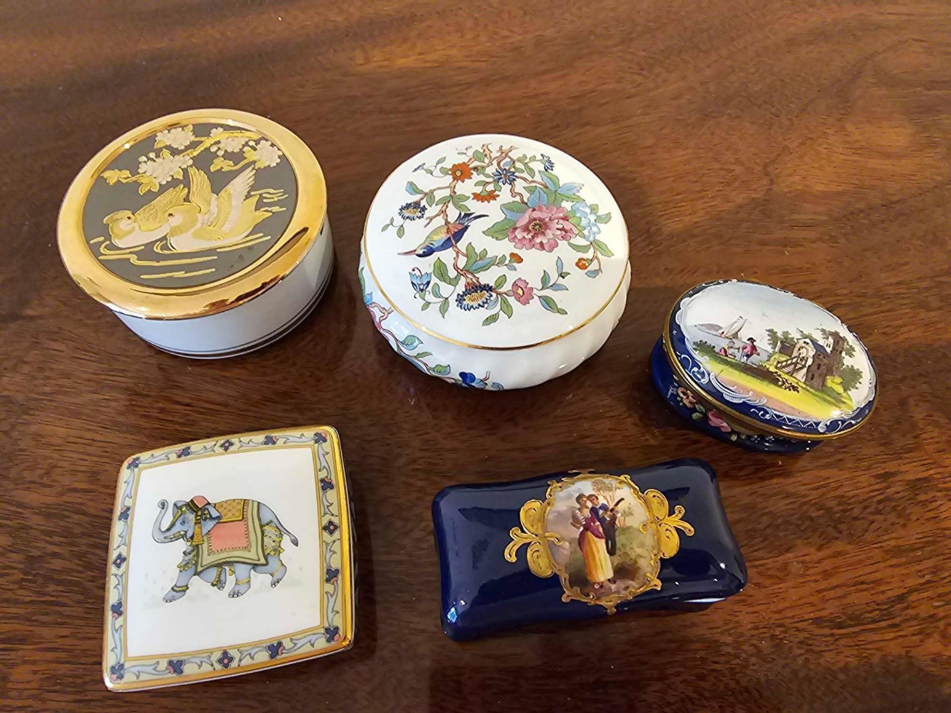 A Set Of 5 X Porcelain Lidded Trinkets As Photographed - Image 2 of 12