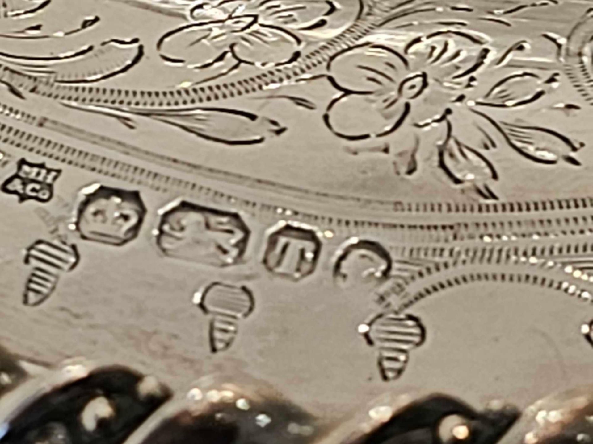 A Martin Hall & Co Silver Hallmarked 1861 Sheffield Oval Fruit Basket With Leaf And Bead Rim - Image 6 of 7
