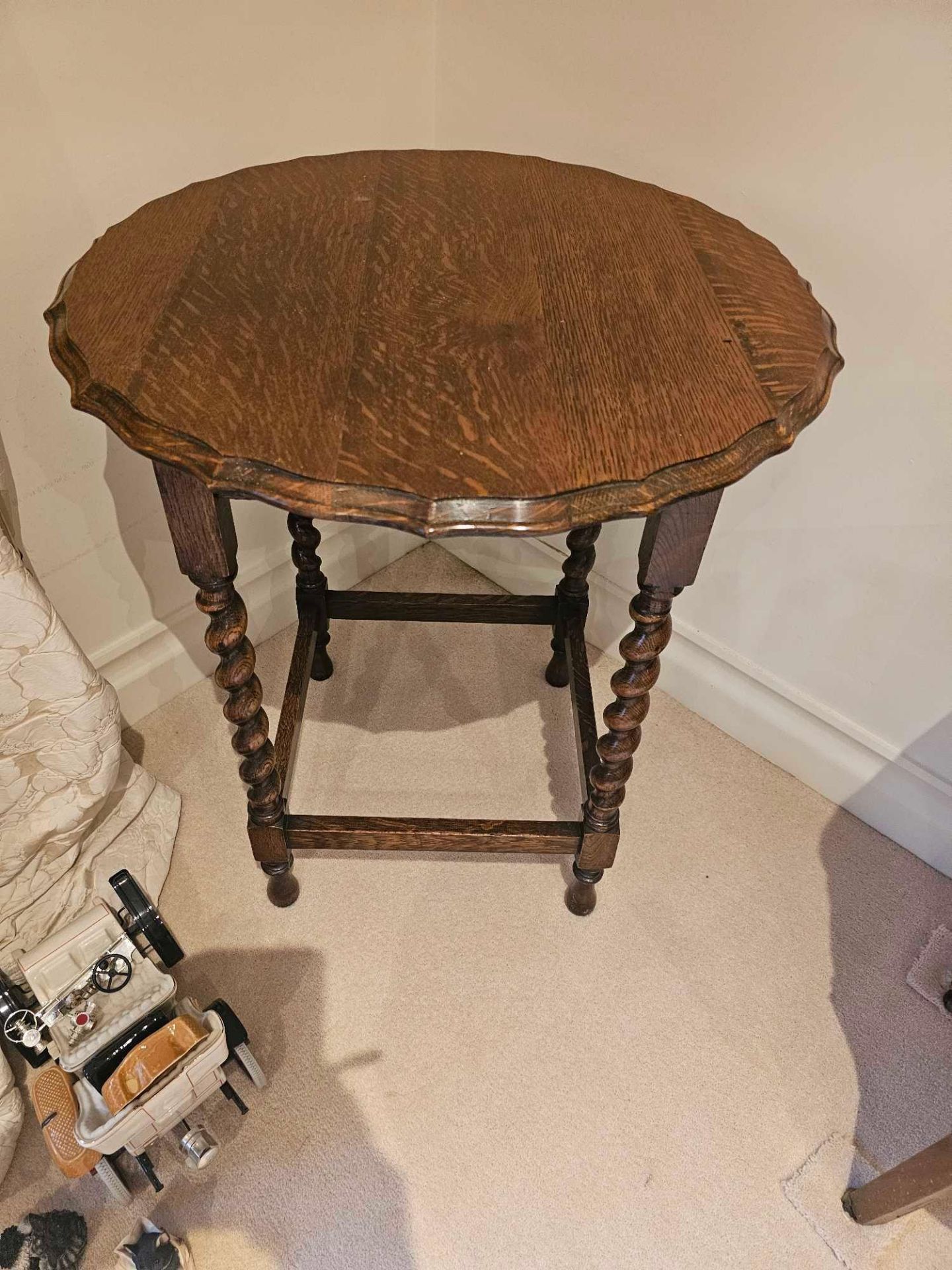 English Dark Oak Occasional Table The Moulded Circular Pie Crust Edge Top Upon Barley Twist Legs - Image 3 of 5