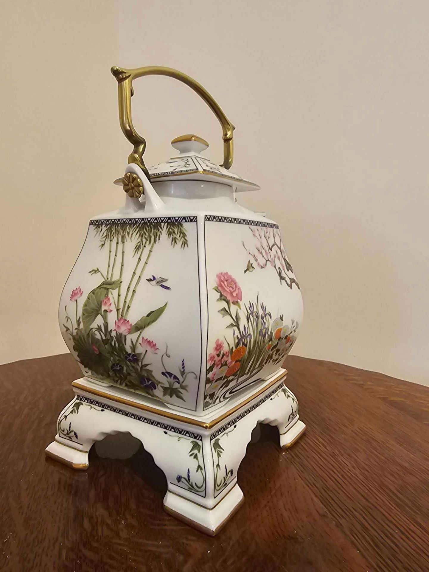 Naoka Nobata For Franklin Porcelain "Birds & Flowers Of The Orient" Porcelain Teapot Hand painted - Image 4 of 7