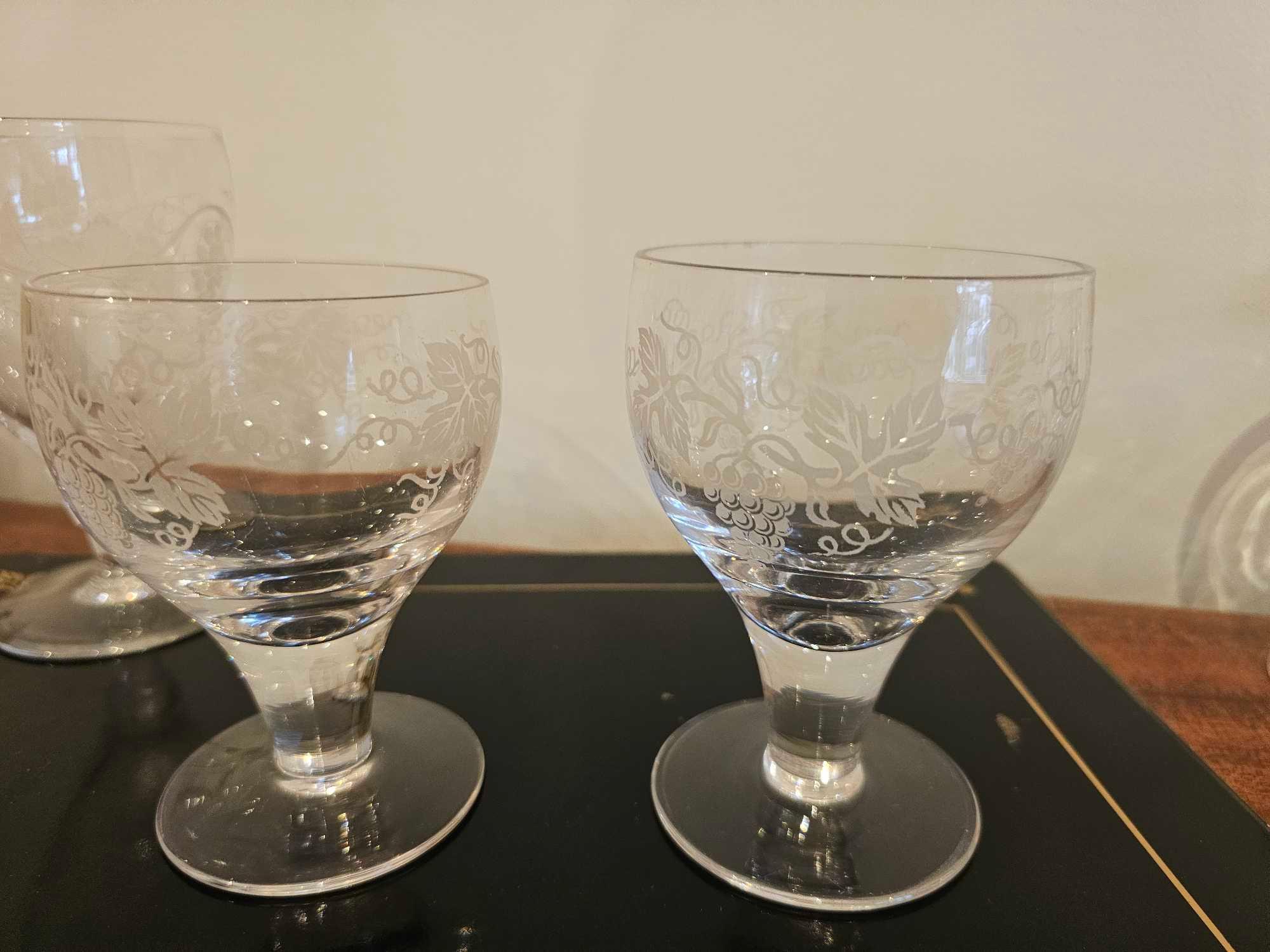 A Set Of 4 X Stuart Crystal Glasses 2 At 12cm 2 X 15cm Tall - Image 3 of 5