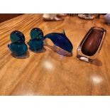 A Collection Of Vintage Glass Objets DÃ©cor A Miniature Vase, 2 X Blue Glass Birds And A Coloured