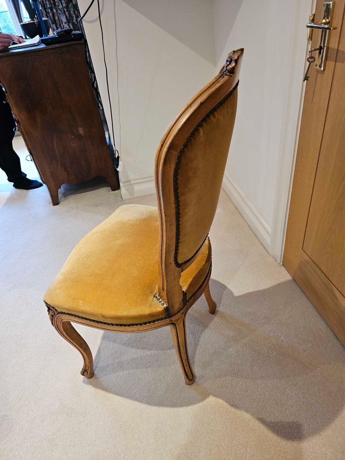 French Beechwood Side Chair, Louis XV Style, The Shaped Rectangular Back With Floral Cresting, - Bild 4 aus 5