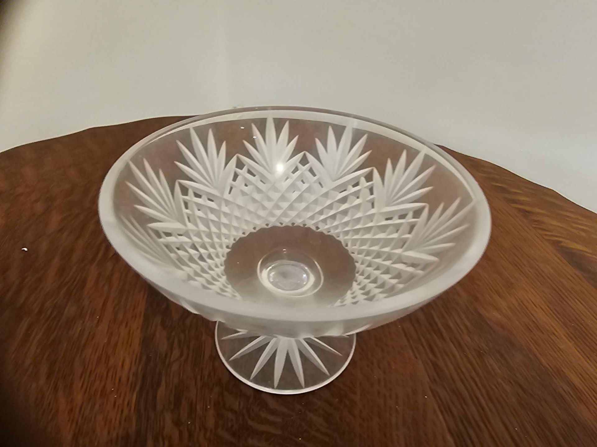 A Vintage Crystal Cut Footed Bowl 10 X 15.5cm - Image 2 of 4