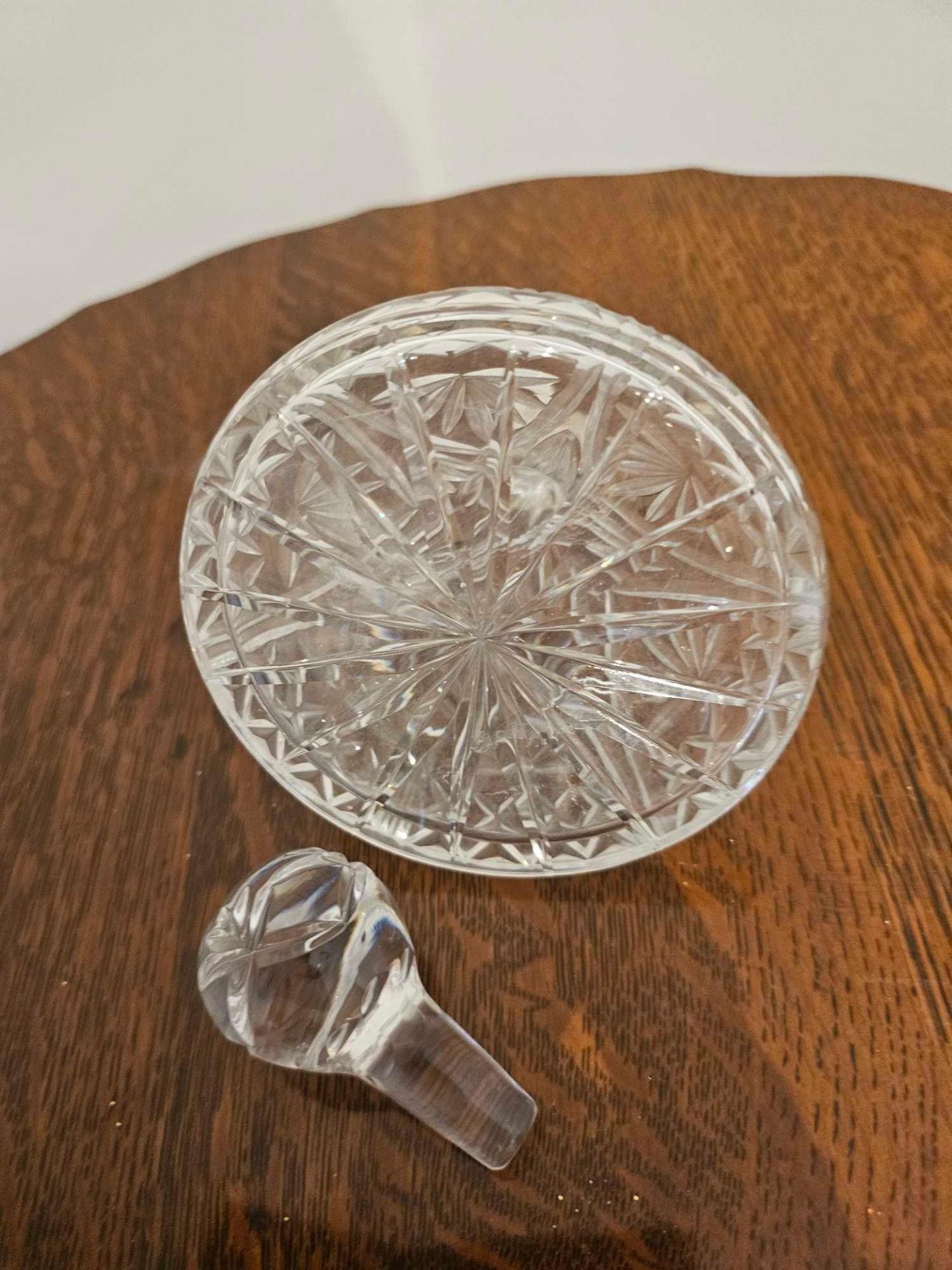 A Small Ship Style Crystal Decanter With Nightcap Plaque 17cm - Image 4 of 4