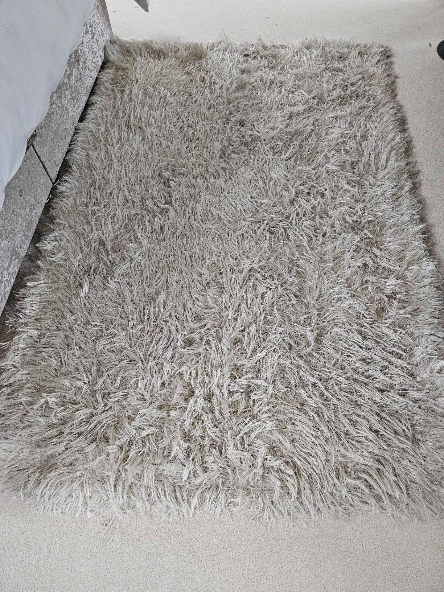 A Glitz Soft Pile Polyester Silver Rug 118 X 120cm - Image 3 of 4