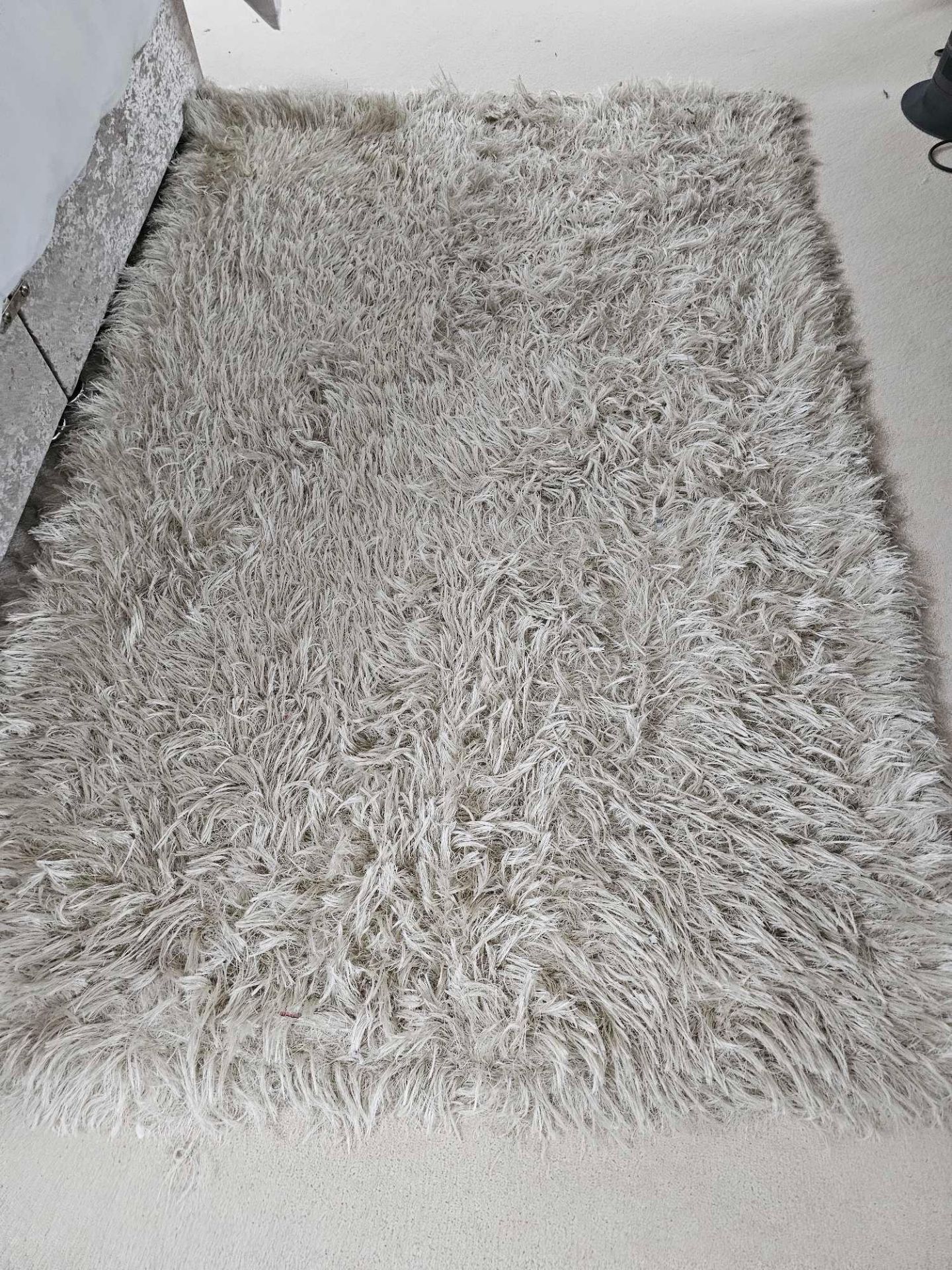 A Glitz Soft Pile Polyester Silver Rug 118 X 120cm - Image 2 of 4