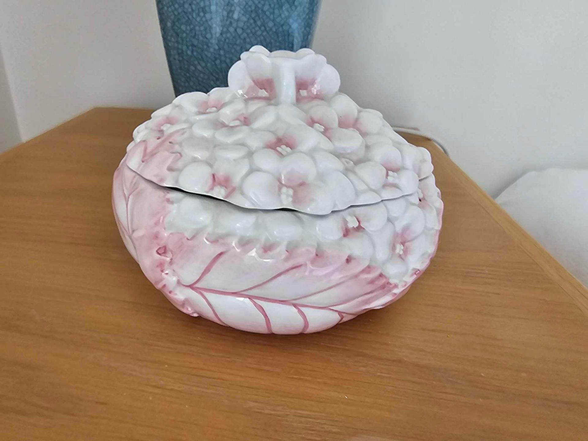 Italian Hand Painted Hydrangea Porcelain Round Box And Lid - Image 4 of 4