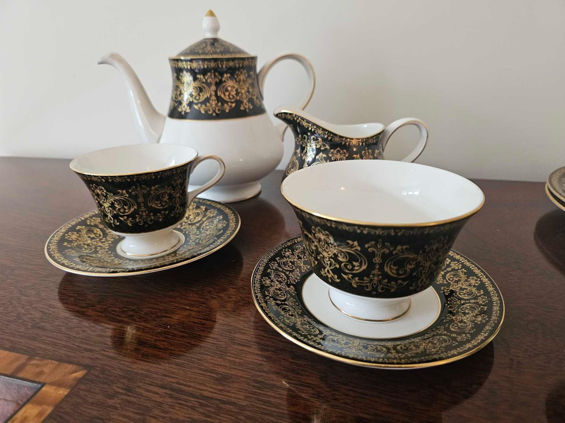 Wedgwood Caernarvon Pattern Fine China 24 Piece Part Tea Set As Found - Image 3 of 4