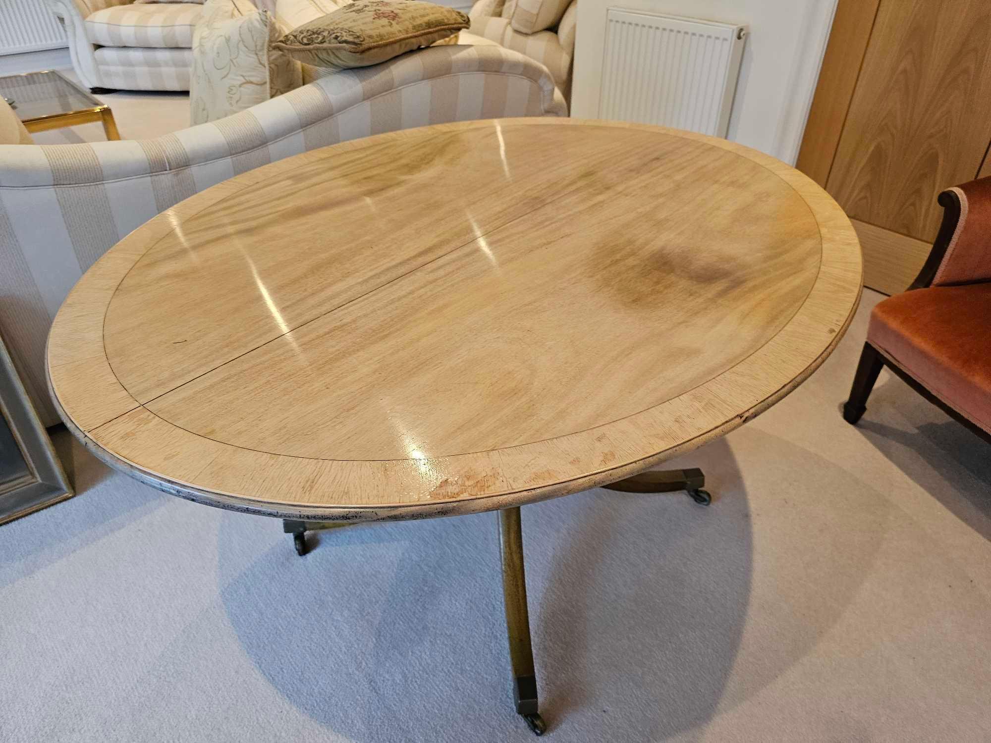 A George III Style Breakfast Table The Crossbanded Top With Moulded Edge Sitting Upon A Turned Shaft - Image 4 of 6