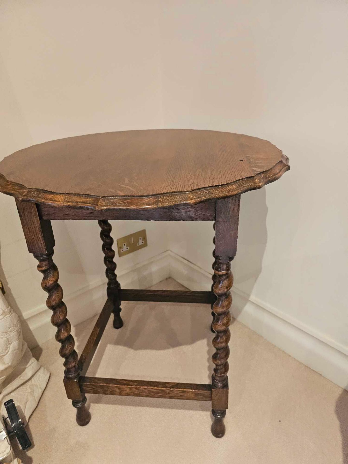 English Dark Oak Occasional Table The Moulded Circular Pie Crust Edge Top Upon Barley Twist Legs - Image 4 of 5