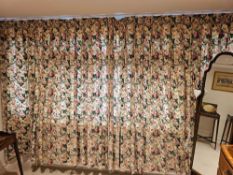A Pair Of Chintz Pattern Curtains Span 160 X 100cm