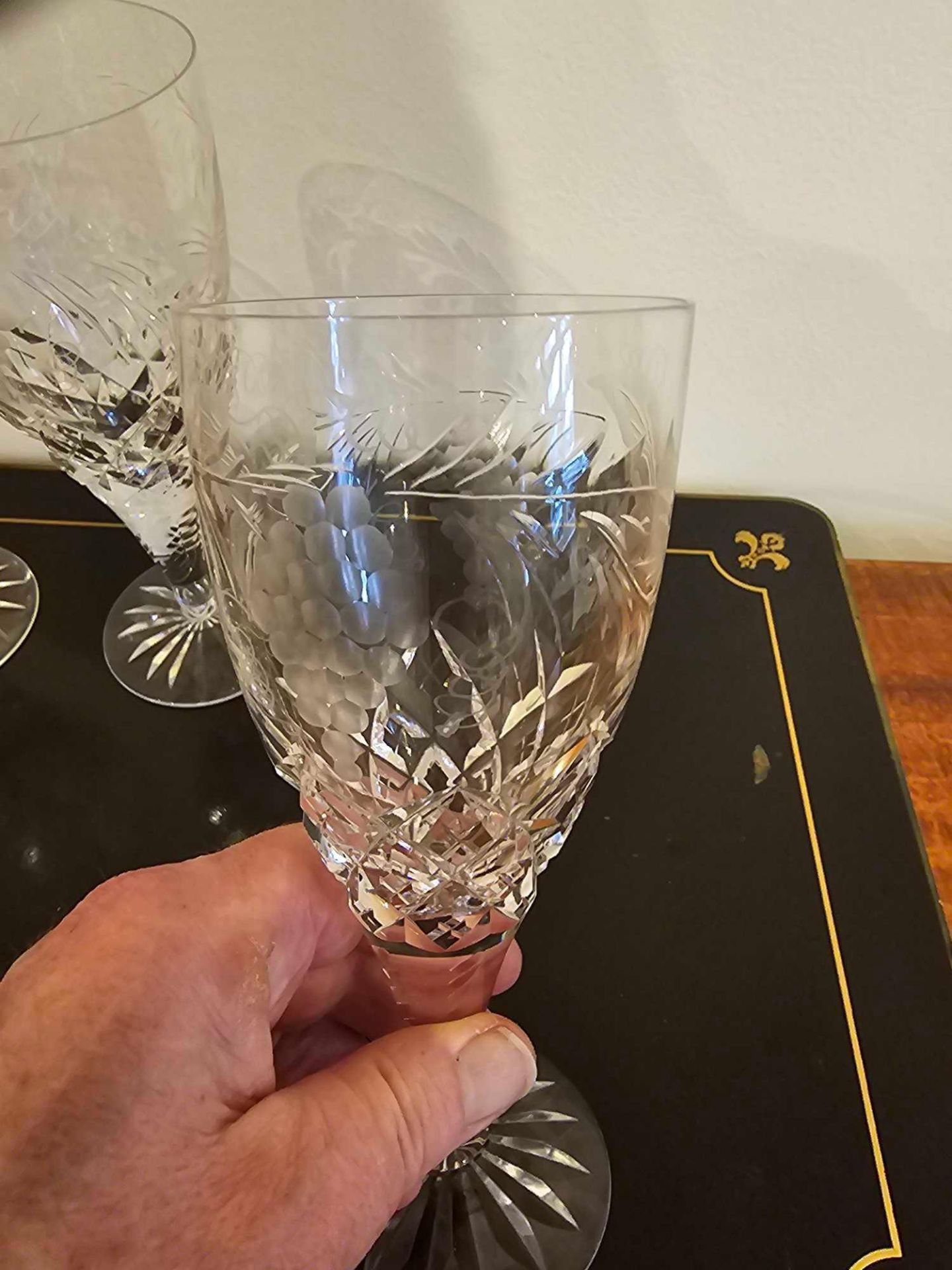 A Set Of 7 X Crystal Cut Wine Goblets 18cm Tall (1 With Chip) - Image 6 of 6