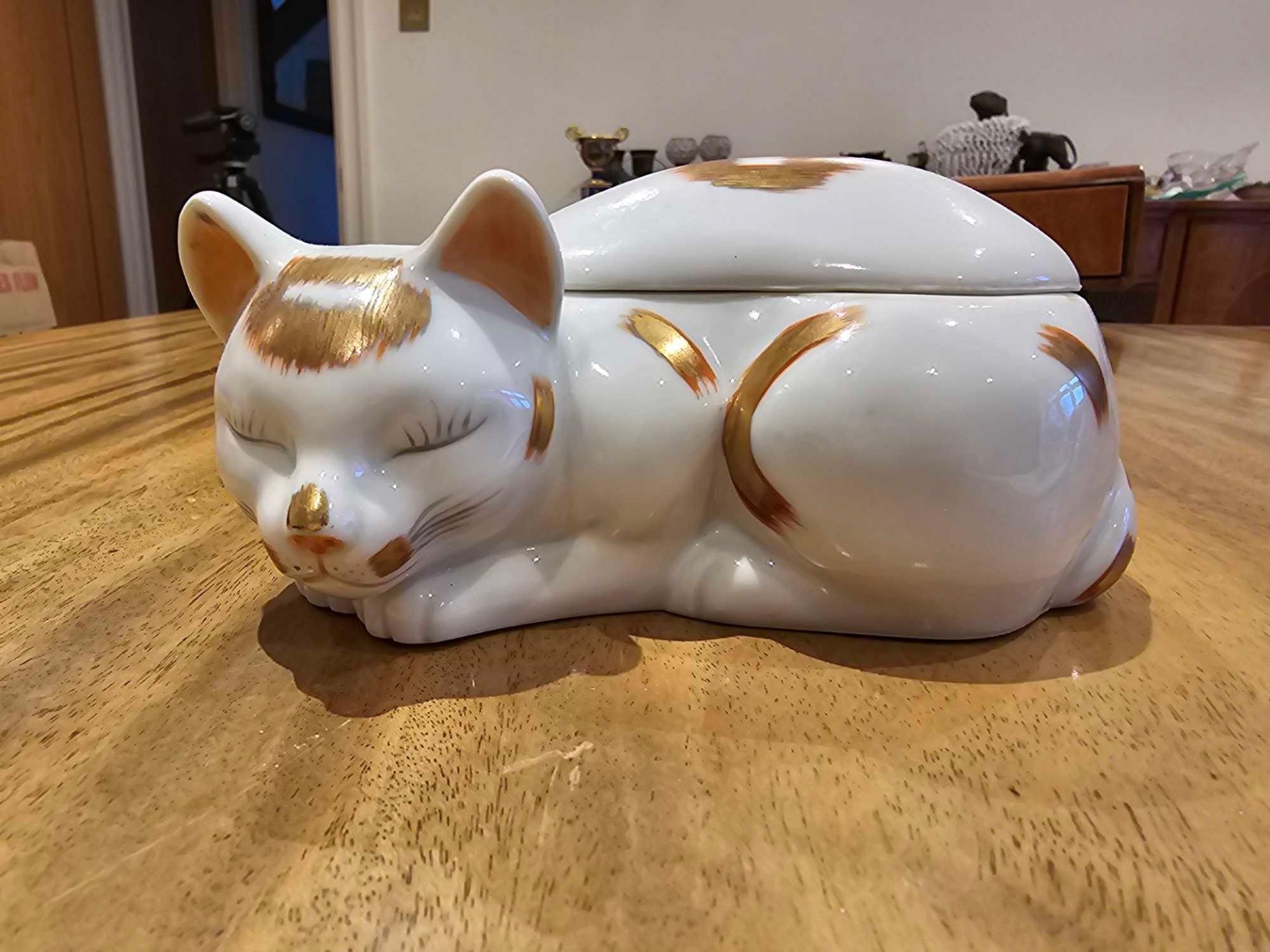 Andrea By Sadek Japan Porcelain Cat Figurine Box 5516