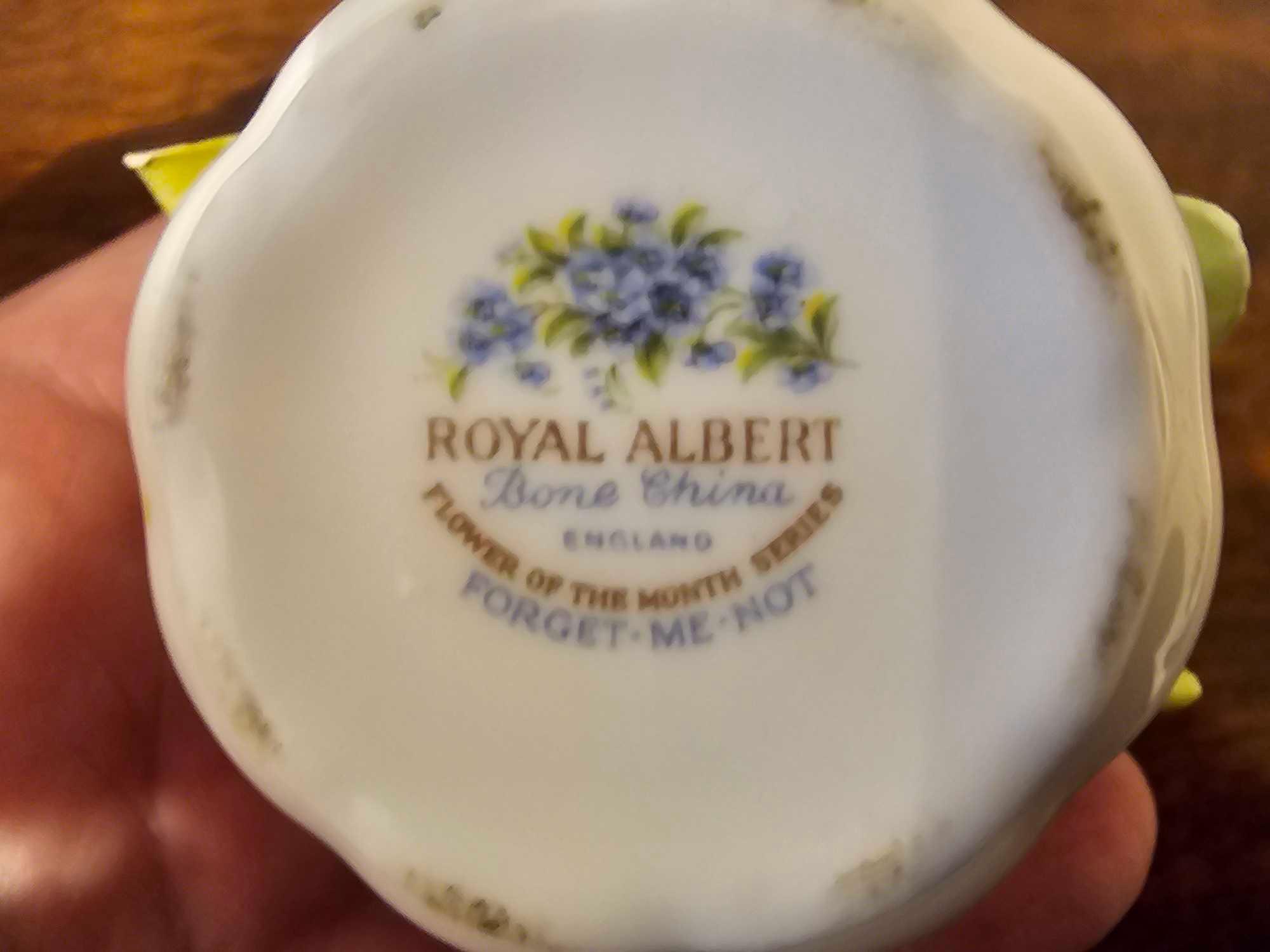 A Set Of 3 X Off Royal Albert Bone China Flower Of The Month Series Sweet Pea And Forget Me Not - Image 4 of 5