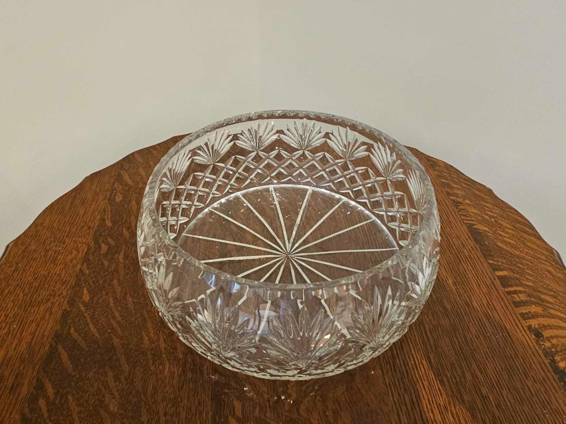 Kinsale Crystal Cut Bowl 25cm X 12m - Image 4 of 7