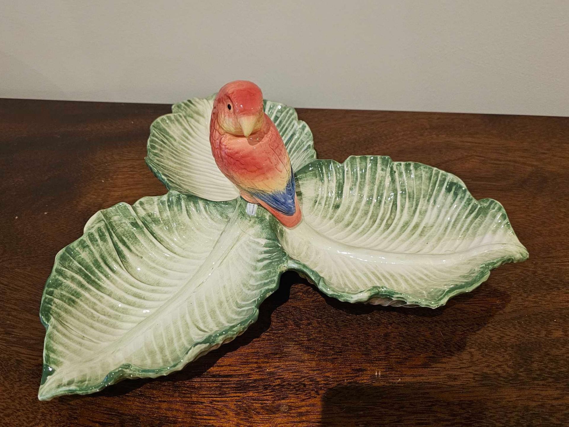 A Fitz Floyd Style Porcelain Dried Fruit Bowl Depicting A Parrot On A Trio Of Shallow Leaf Conjoined - Image 3 of 3
