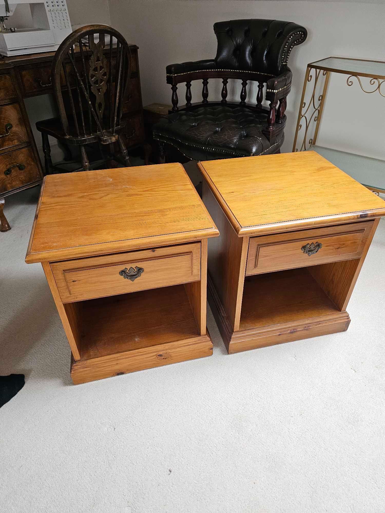 A Pair Of Younger Furniture Single Drawer Bedside Chests In Cherrywood 48 X 47 X 53cm A Younger - Bild 6 aus 6