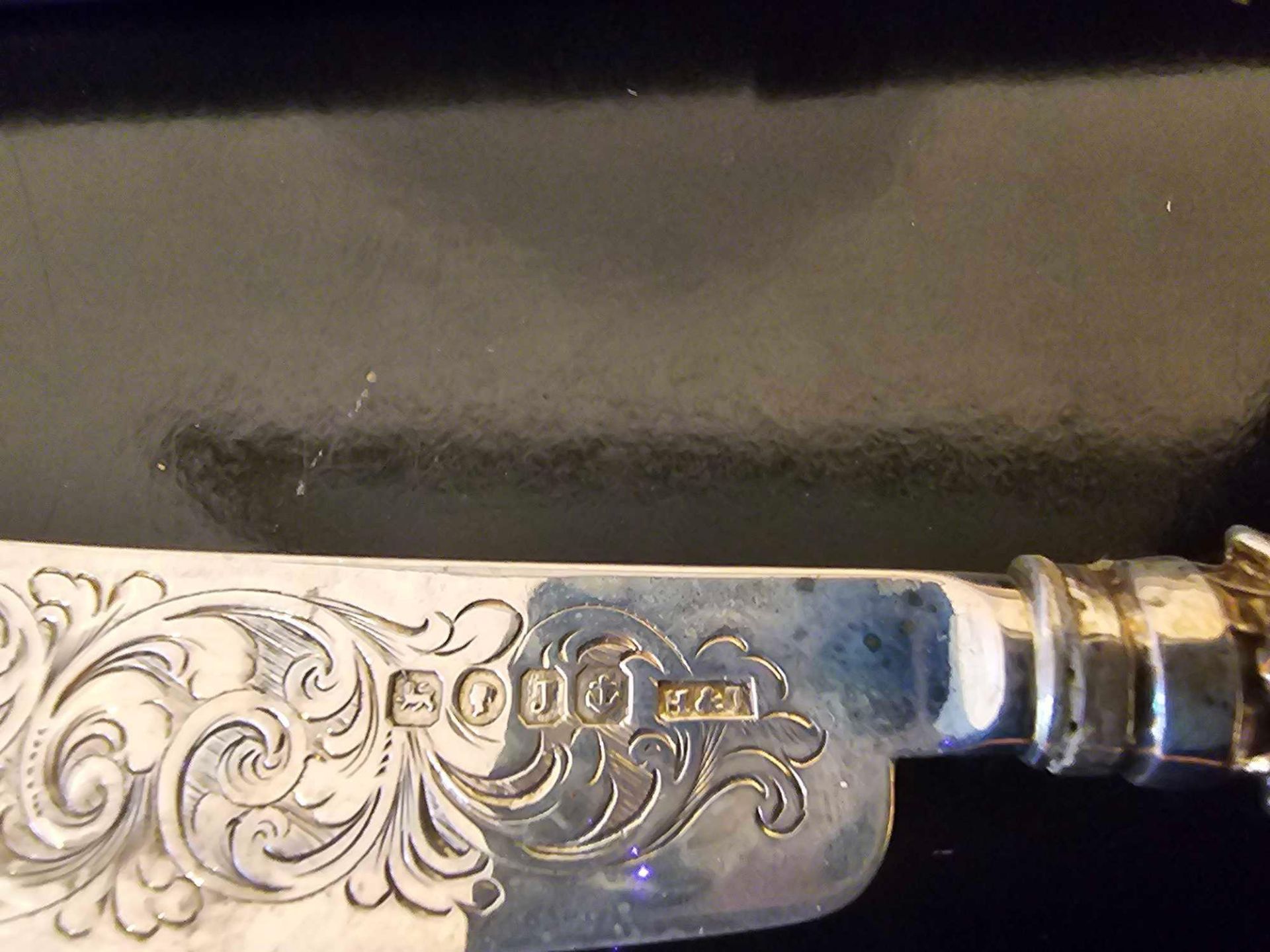 Birmingham 1858 Sterling Silver Fish Knife Assay Marked In Jewellers Case - Bild 4 aus 5