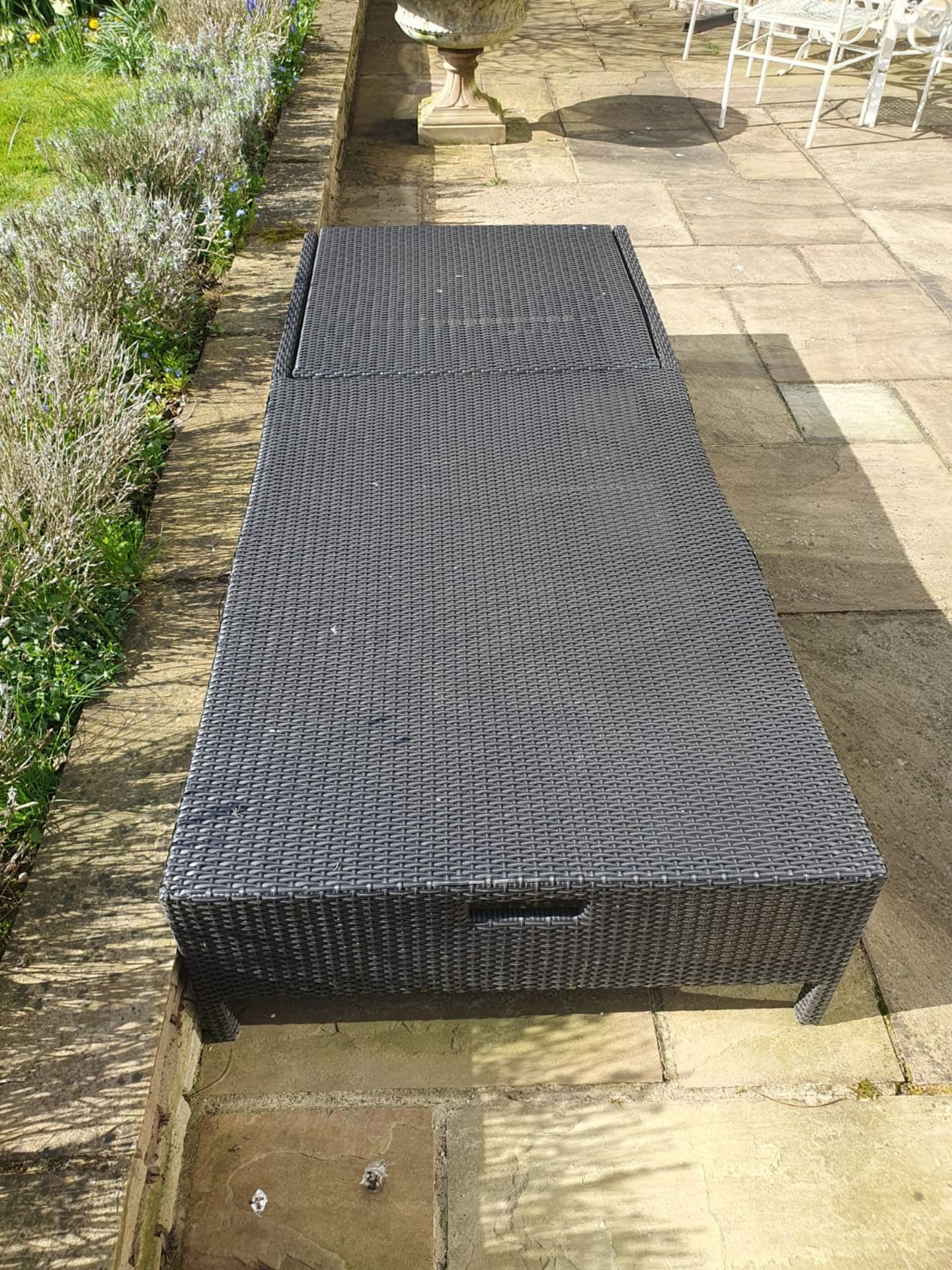 Allibert Outdoor Garden Sun lounger 1.95m x Width 83cm x 35cm high - Image 2 of 2