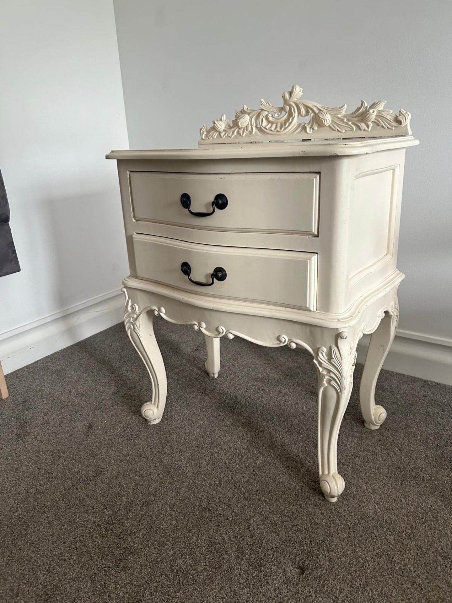 A Pair Of Cream Ivory Mahogany Bedside Cabinets In The French Rococo Style With Two Drawers 56 x - Image 5 of 5