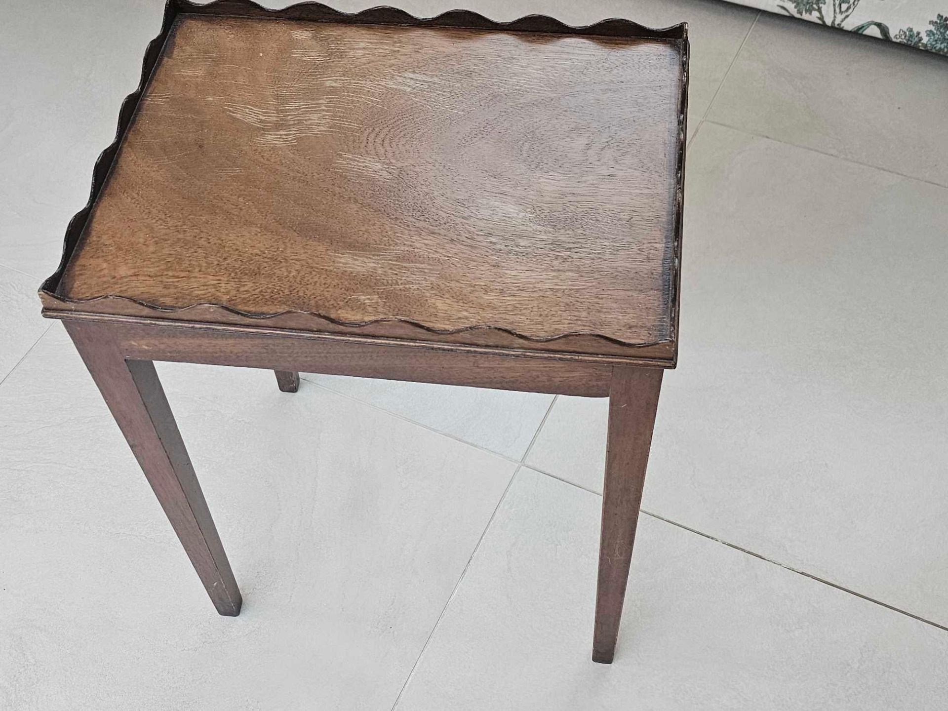 A Scalloped Edge Side Table Raised On Square Tapering Legs 42 X 32 X 52cm - Image 5 of 5