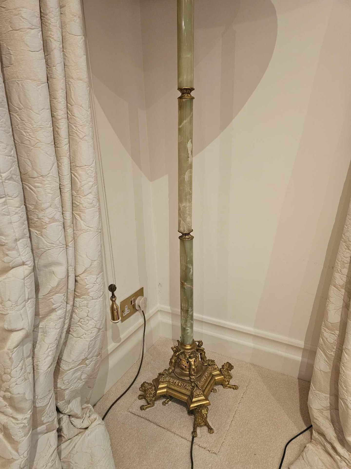 An Edwardian Onyx And Gilt Brass Standard Lamp The Column Form Raised On A Profusely Decorated Brass - Image 5 of 7