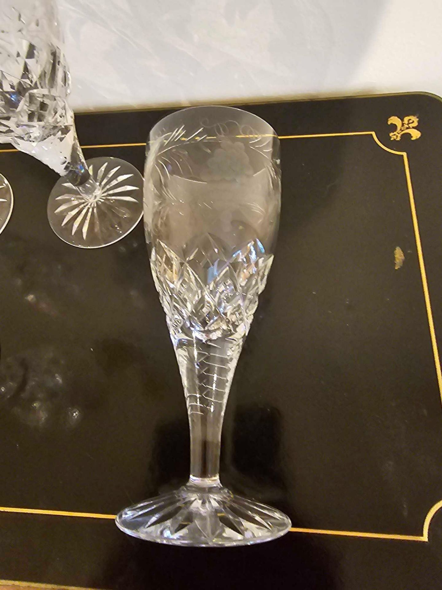 A Set Of 7 X Crystal Cut Wine Goblets 18cm Tall (1 With Chip) - Image 5 of 6