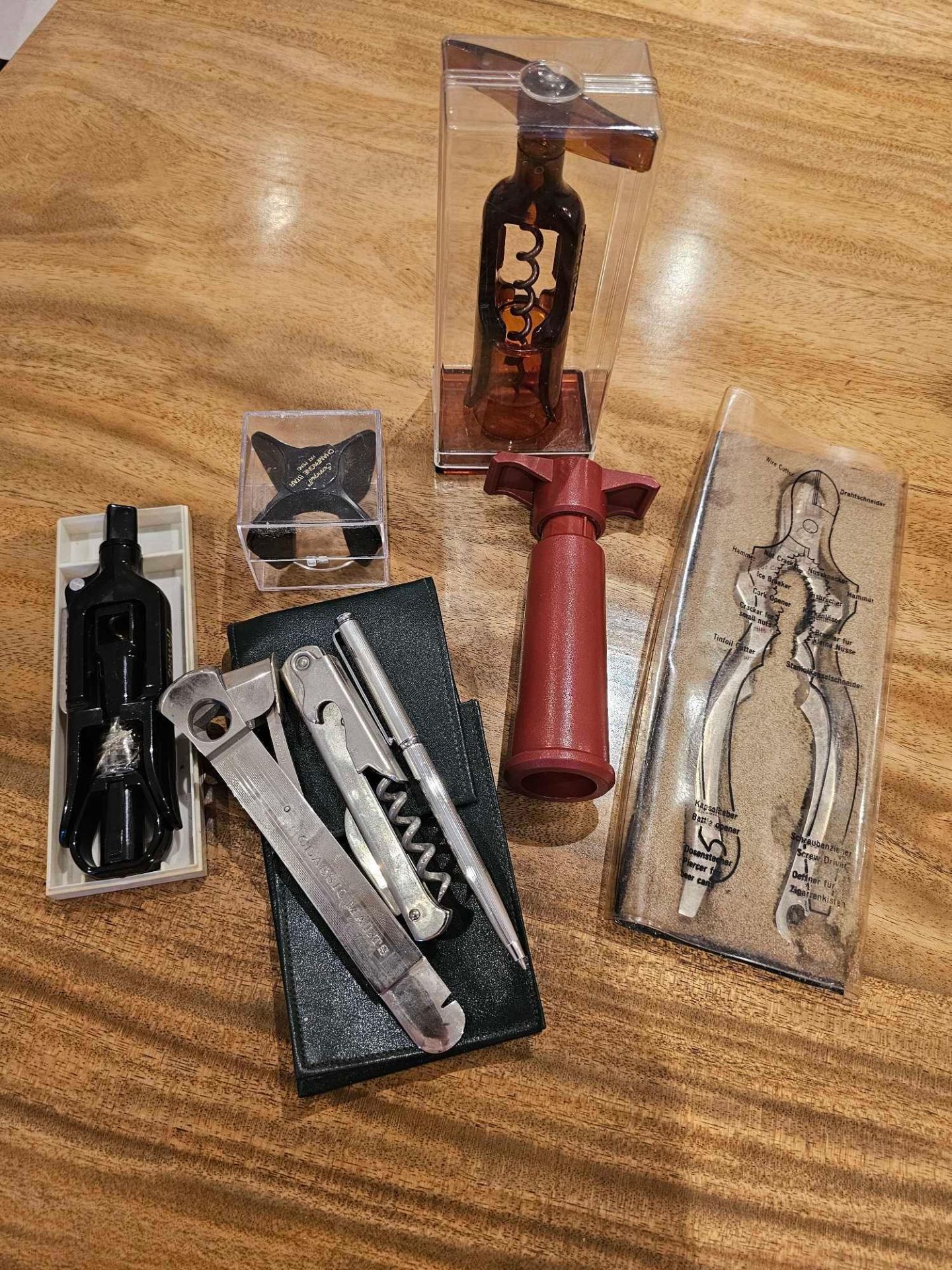 A Collection Of Vintage Wine Corkscrews To Include Classic Malts Scotland Cased Set, Vacu Vin Wine - Image 2 of 2