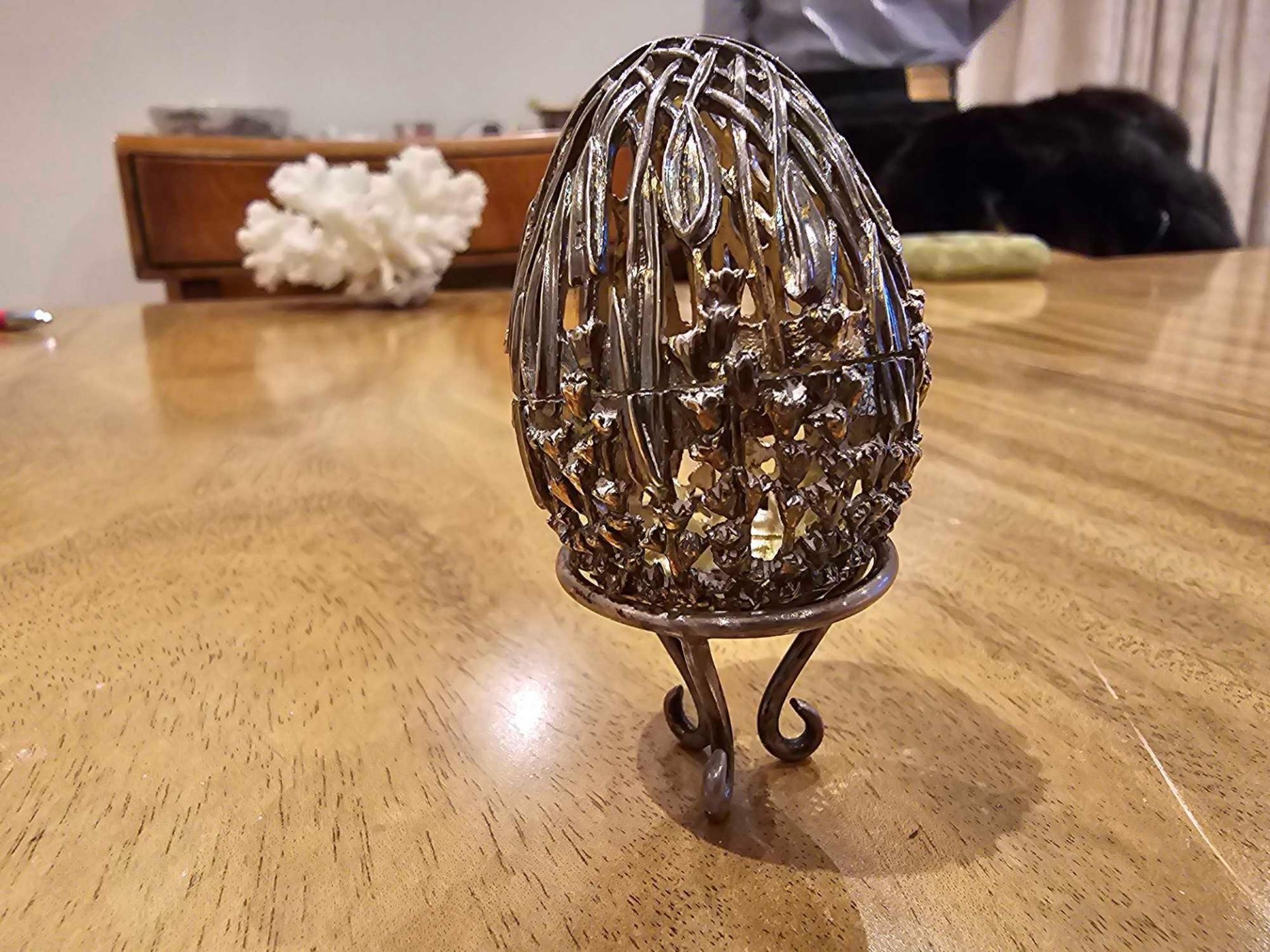 A Pierced Parcel Gilt Silver Novelty Easter Egg Attributed To Stuart Devlin, Hinged At The Waist - Image 2 of 3