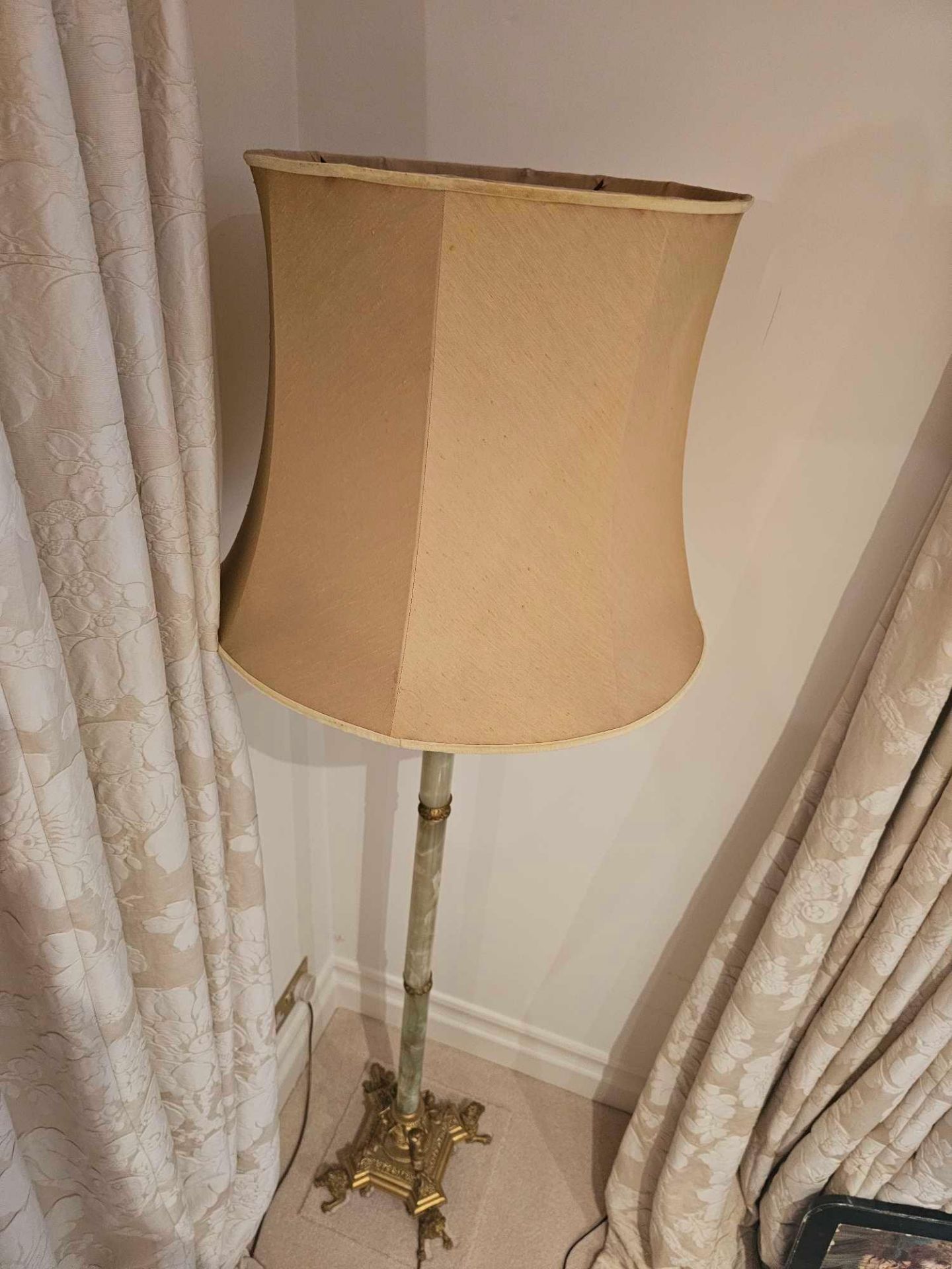 An Edwardian Onyx And Gilt Brass Standard Lamp The Column Form Raised On A Profusely Decorated Brass - Image 7 of 7