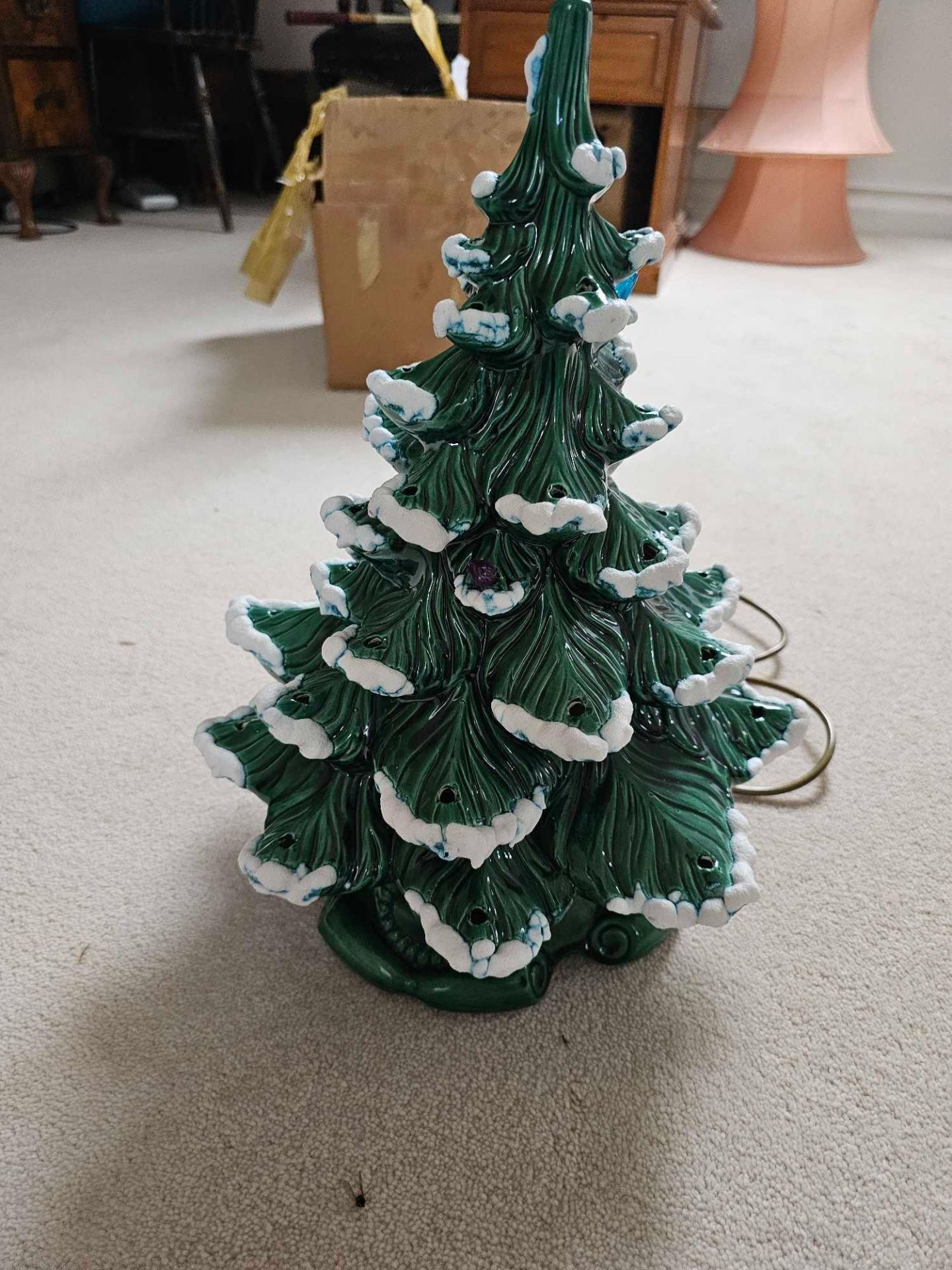 A Vintage 2 Piece Atlantic Mold Ceramic Christmas Tree With Lights White Frost Tip Snow - Image 2 of 2