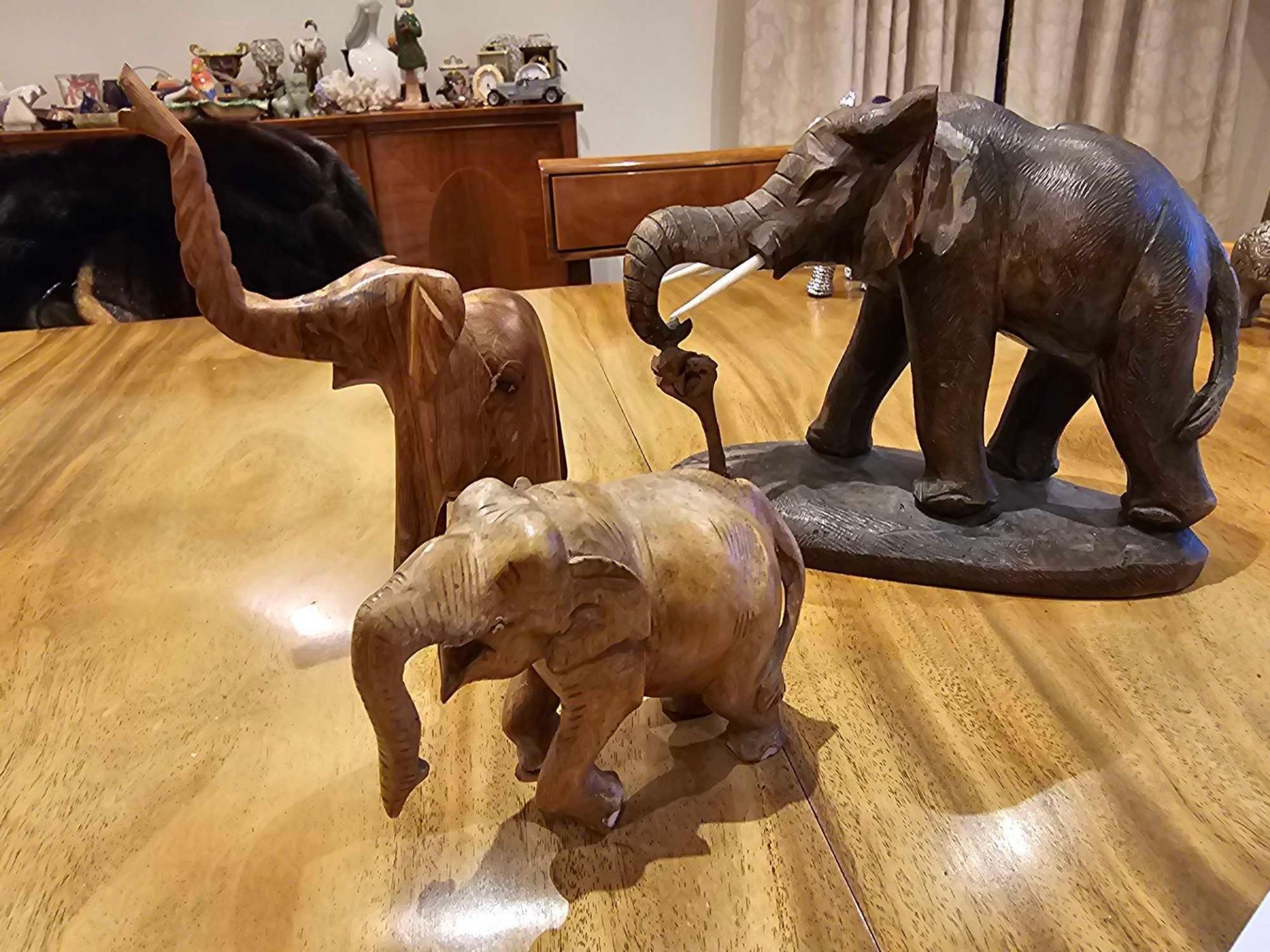 A Collection Of 3 X Various Wood Elephant Figurines As Per Photograph - Bild 3 aus 3