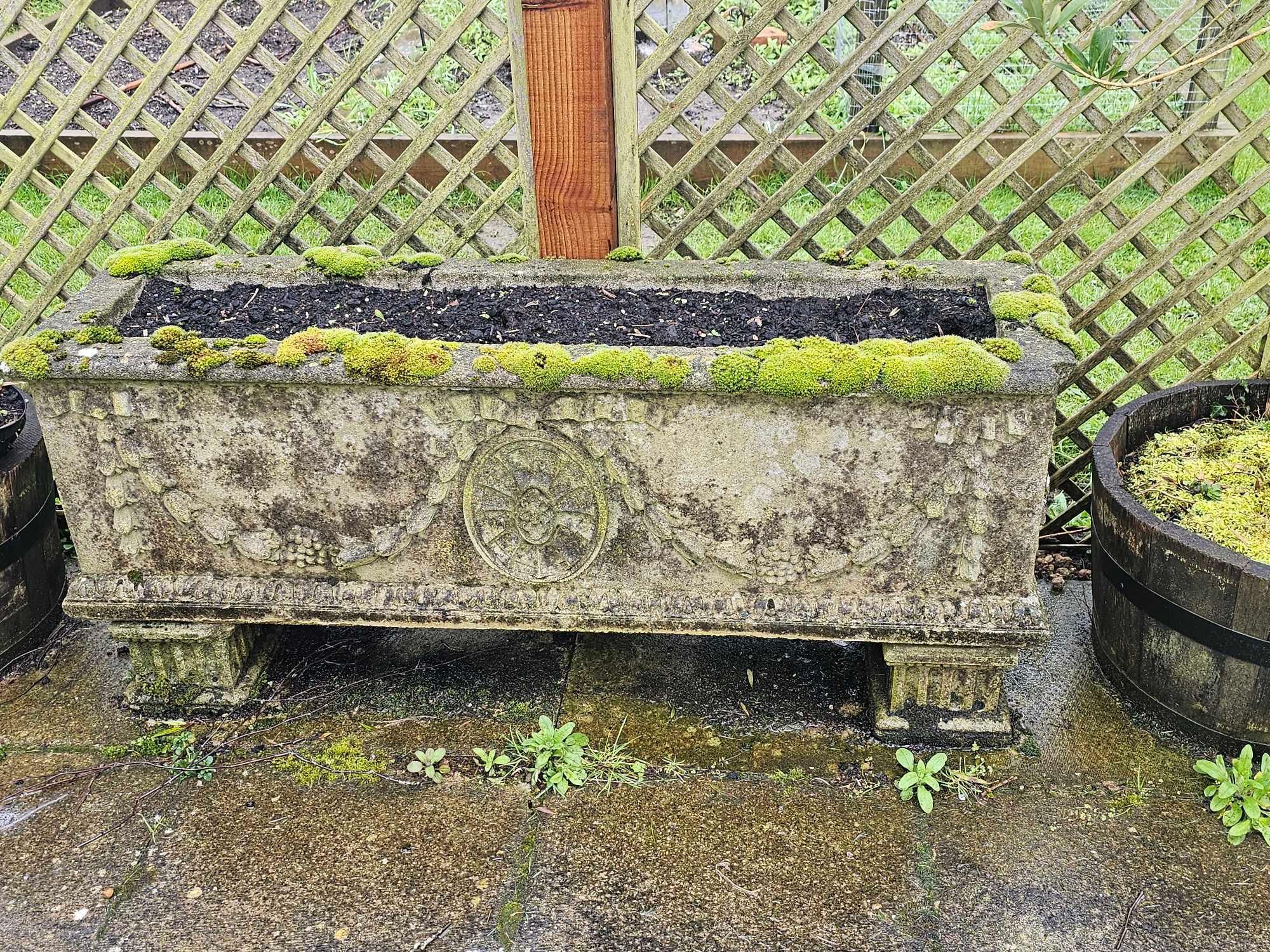 A Composite Carved Stone Trough - Bild 2 aus 2